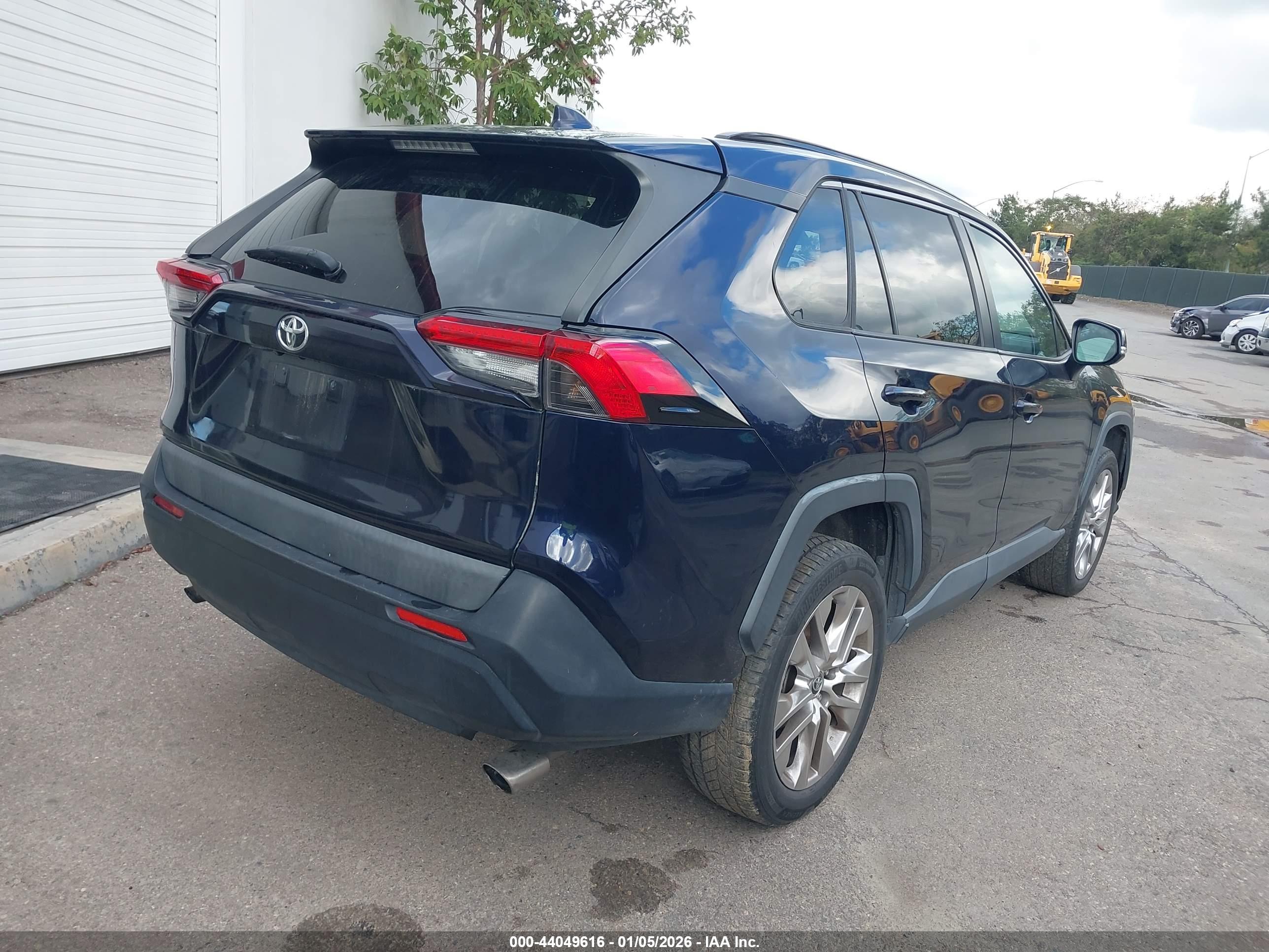 TOYOTA RAV4 image 4