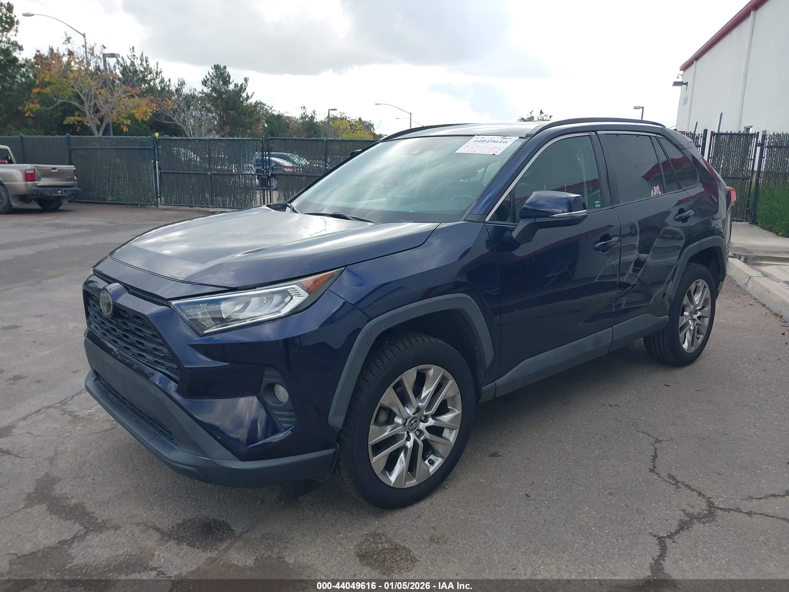 TOYOTA RAV4 image 6