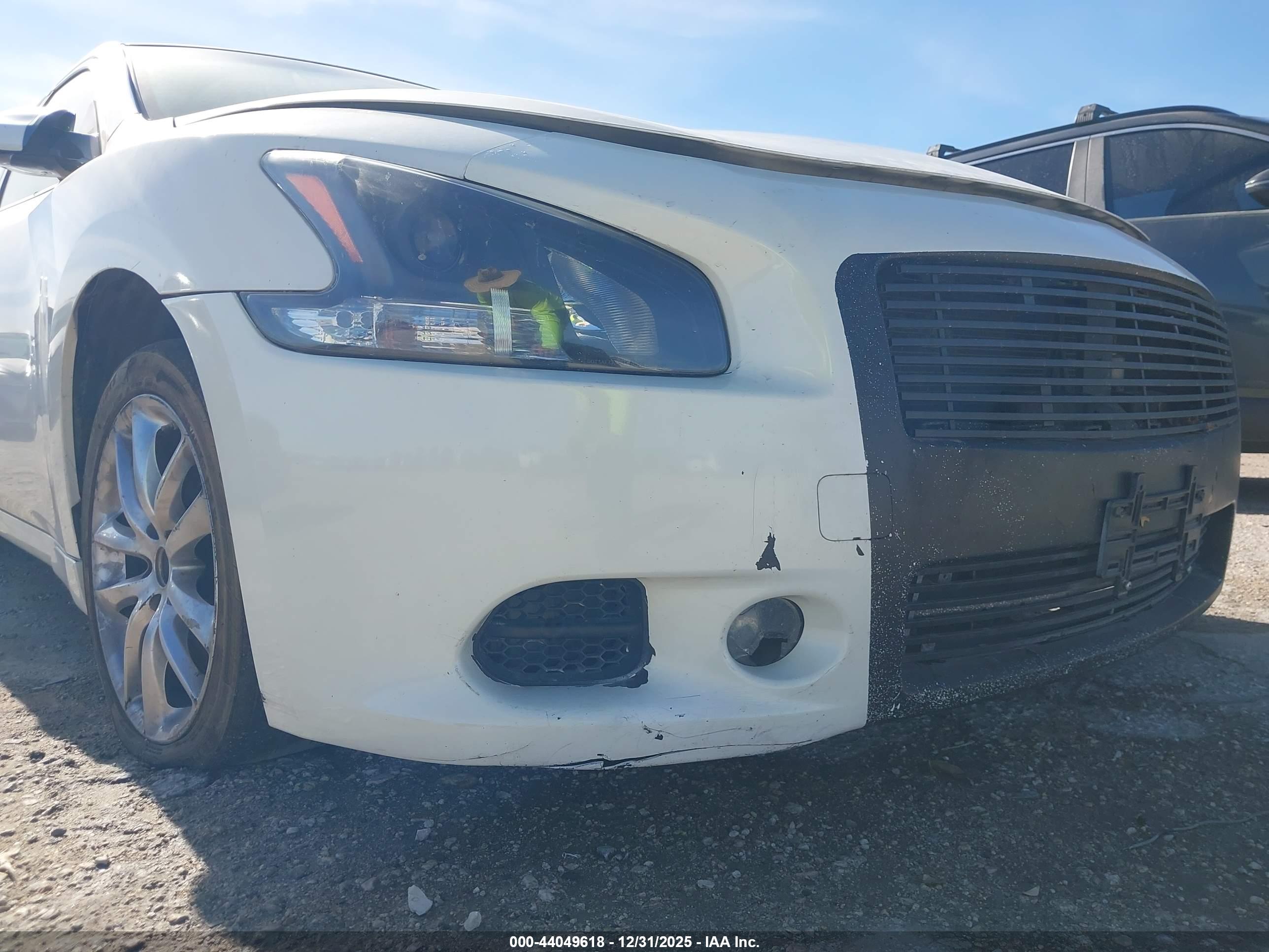 NISSAN MAXIMA image 6