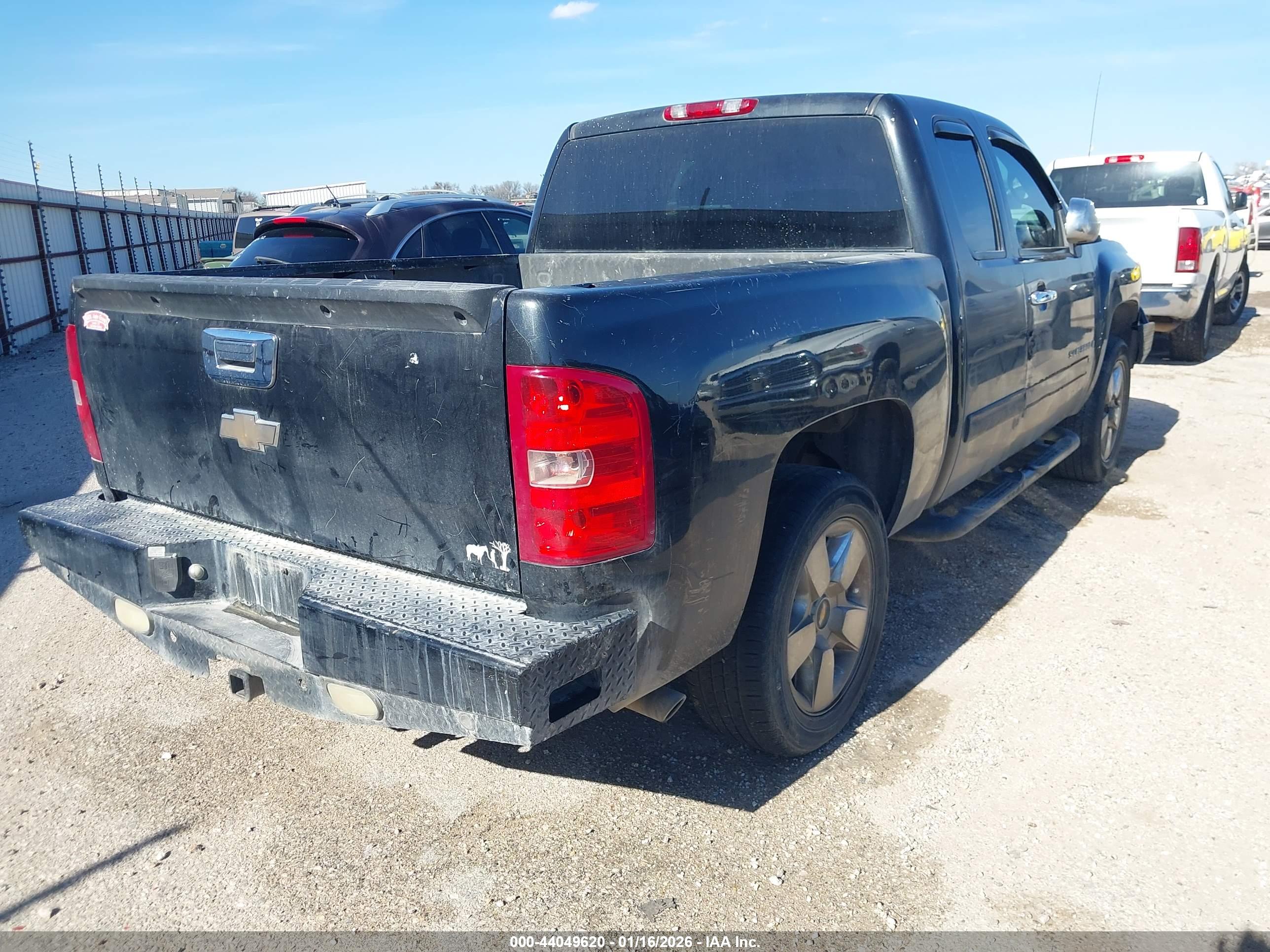 CHEVROLET SILVERADO image 4