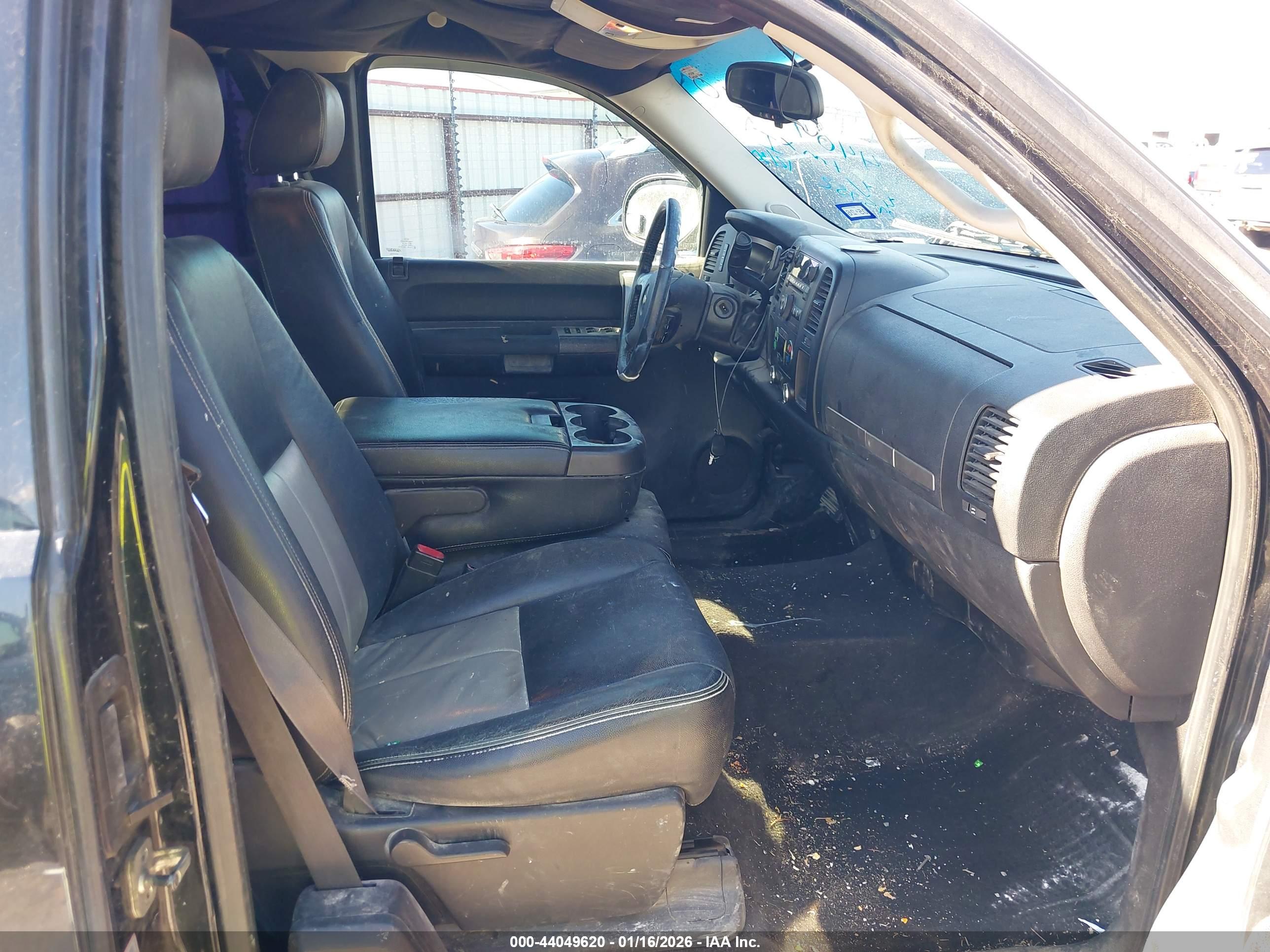 CHEVROLET SILVERADO image 5