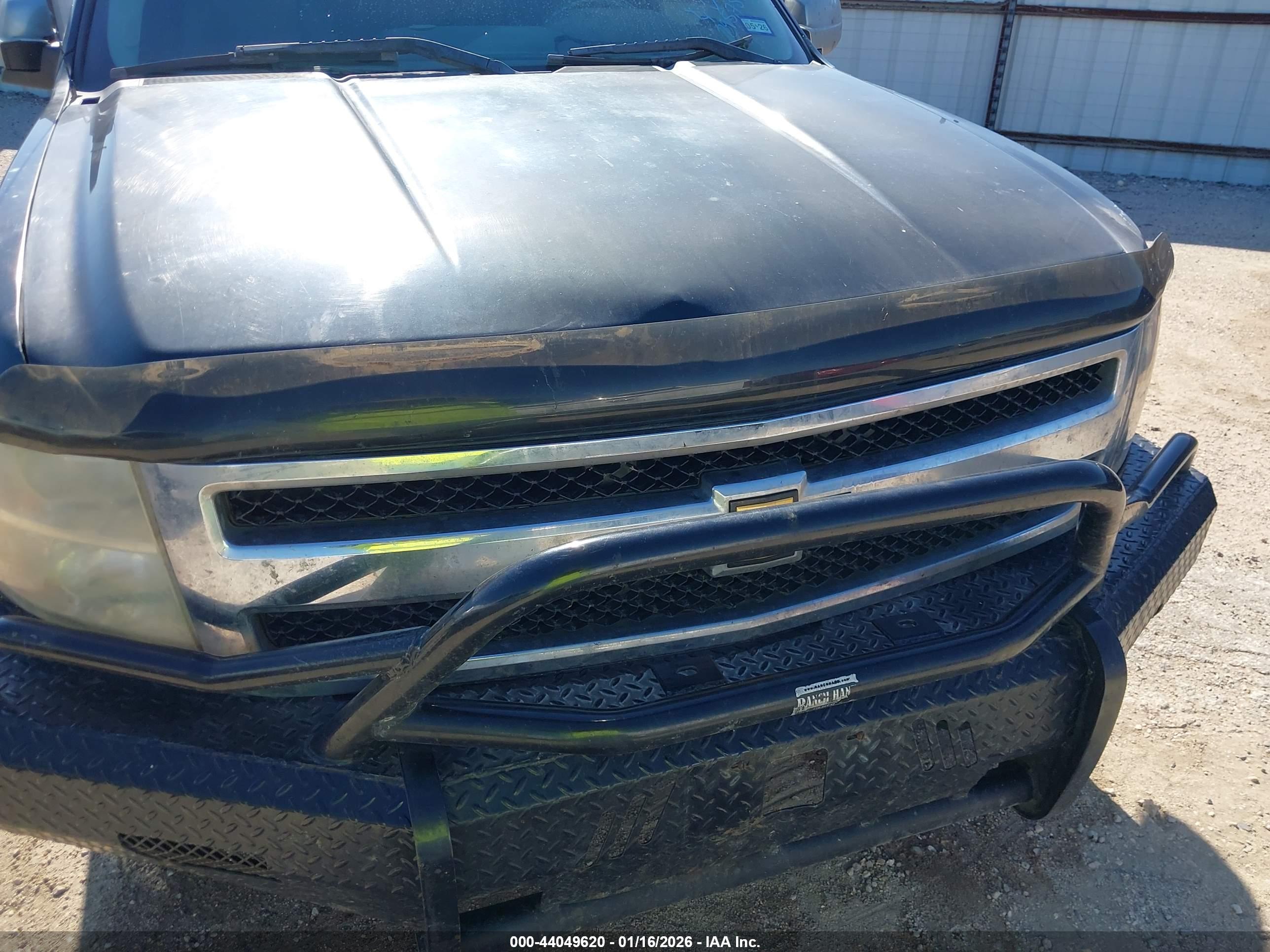 CHEVROLET SILVERADO image 6