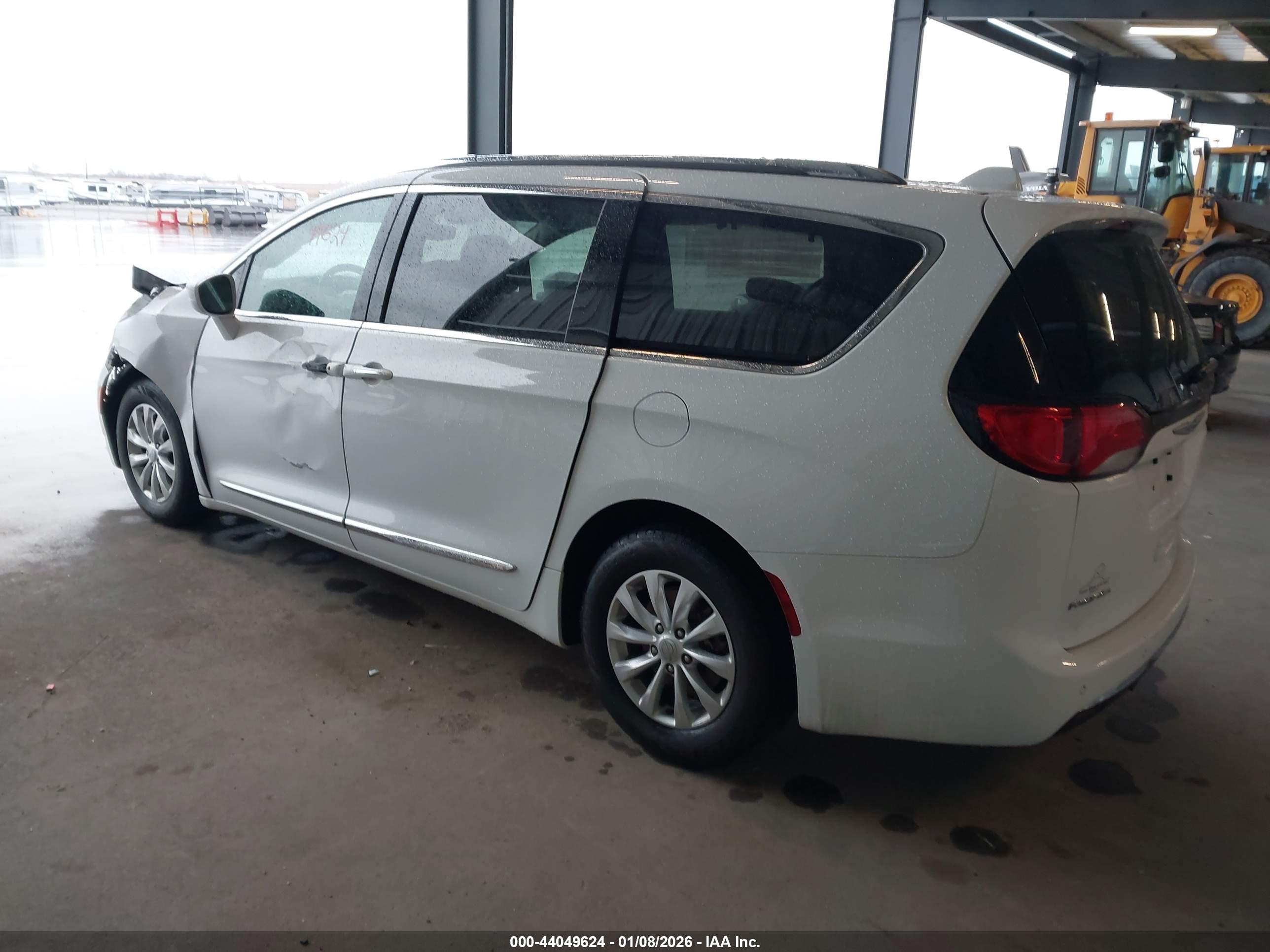 CHRYSLER PACIFICA image 3