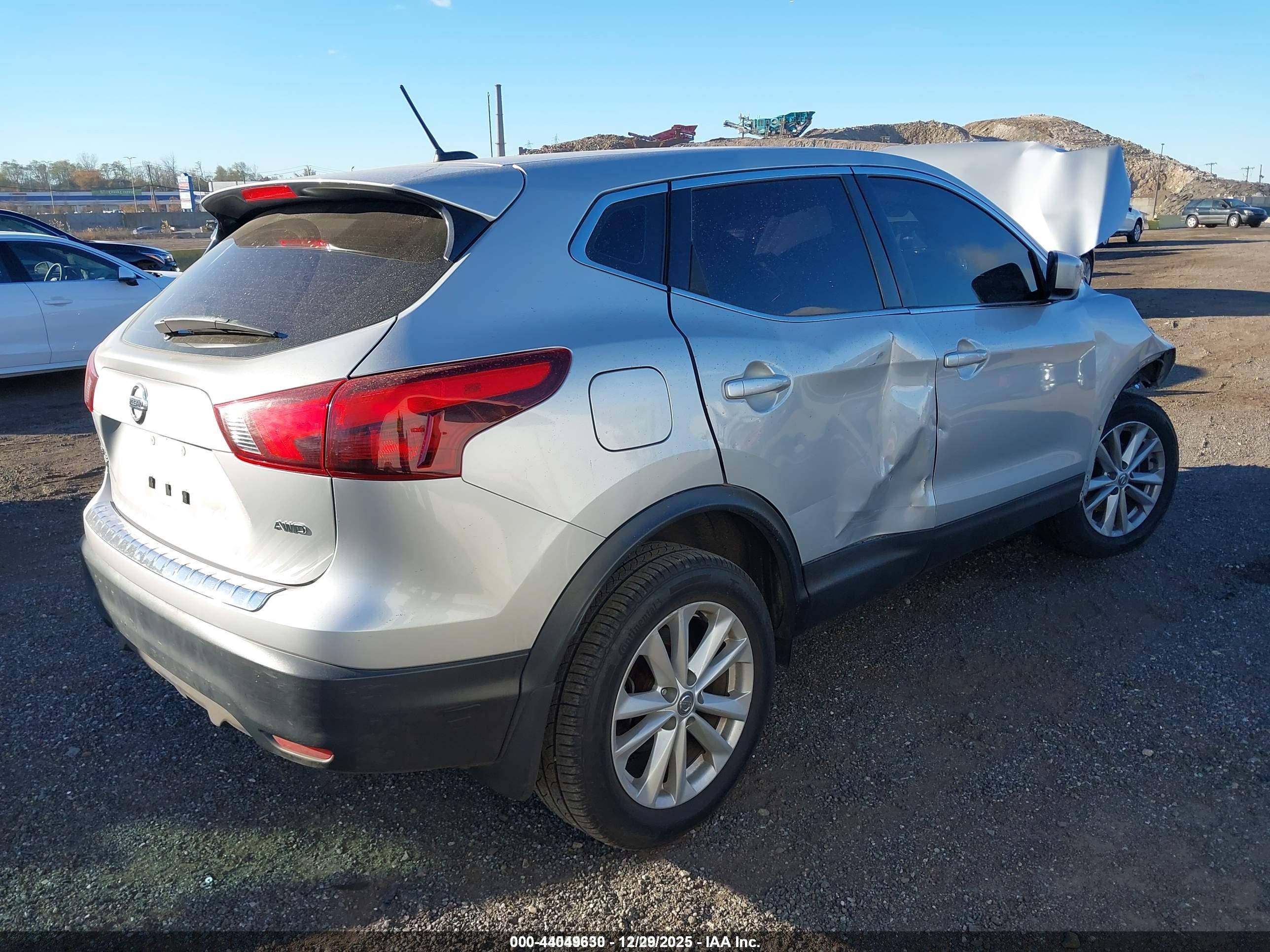 NISSAN ROGUE image 4