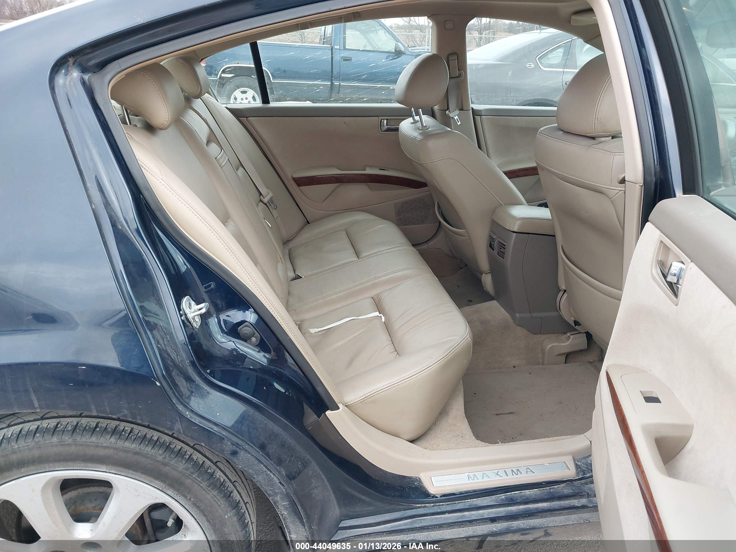 NISSAN MAXIMA image 8