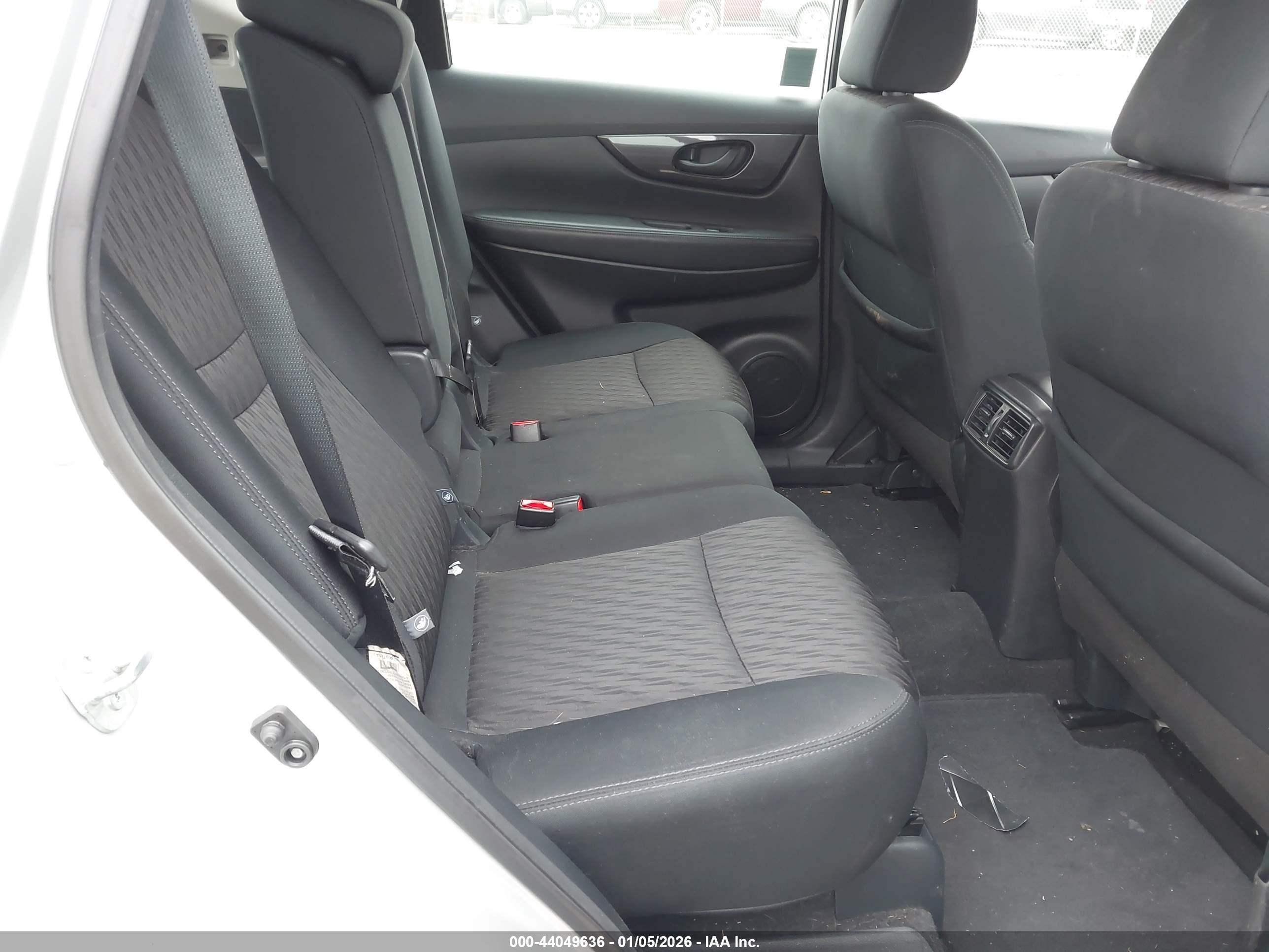 NISSAN ROGUE image 8
