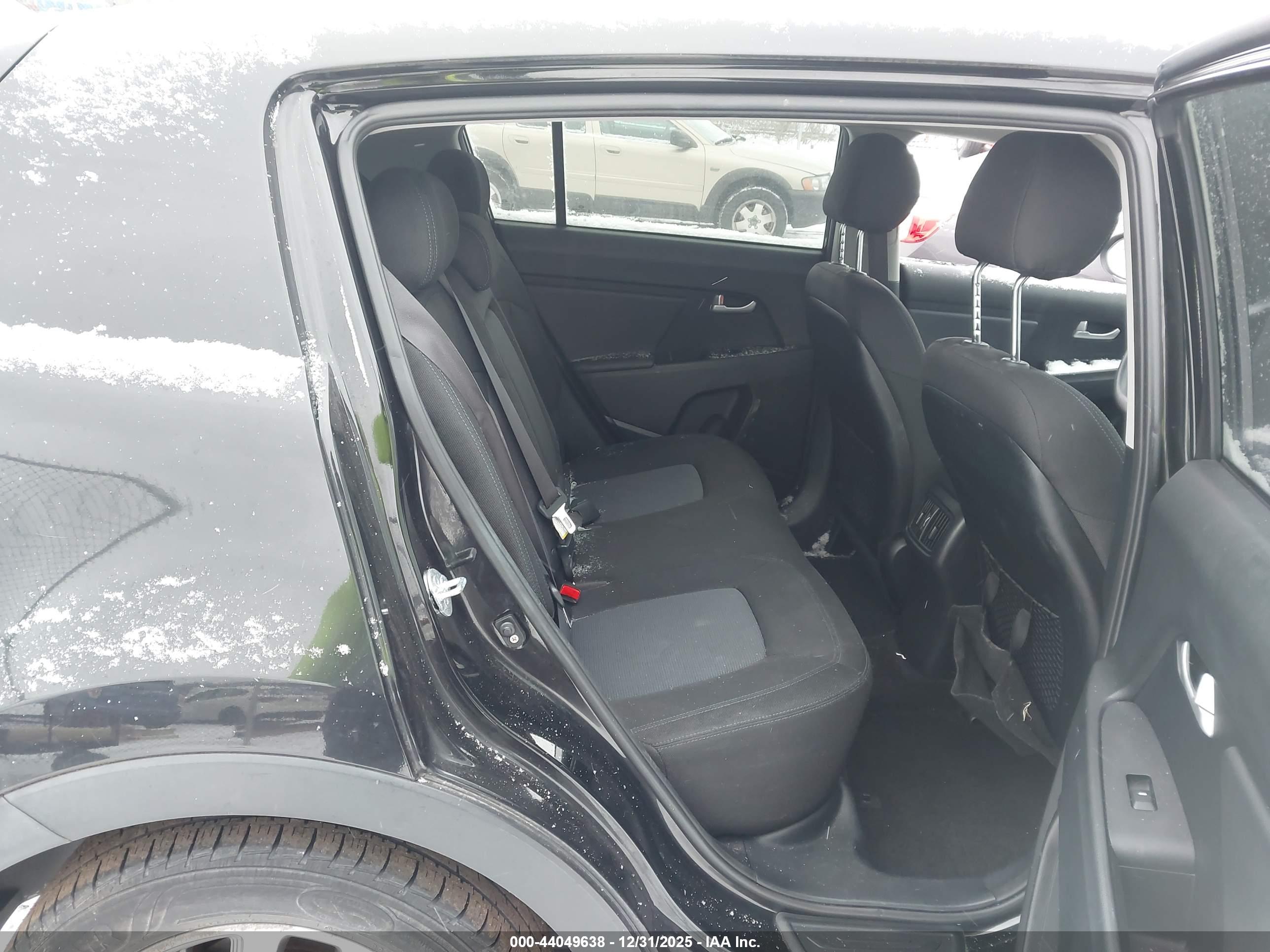 KIA SPORTAGE image 8
