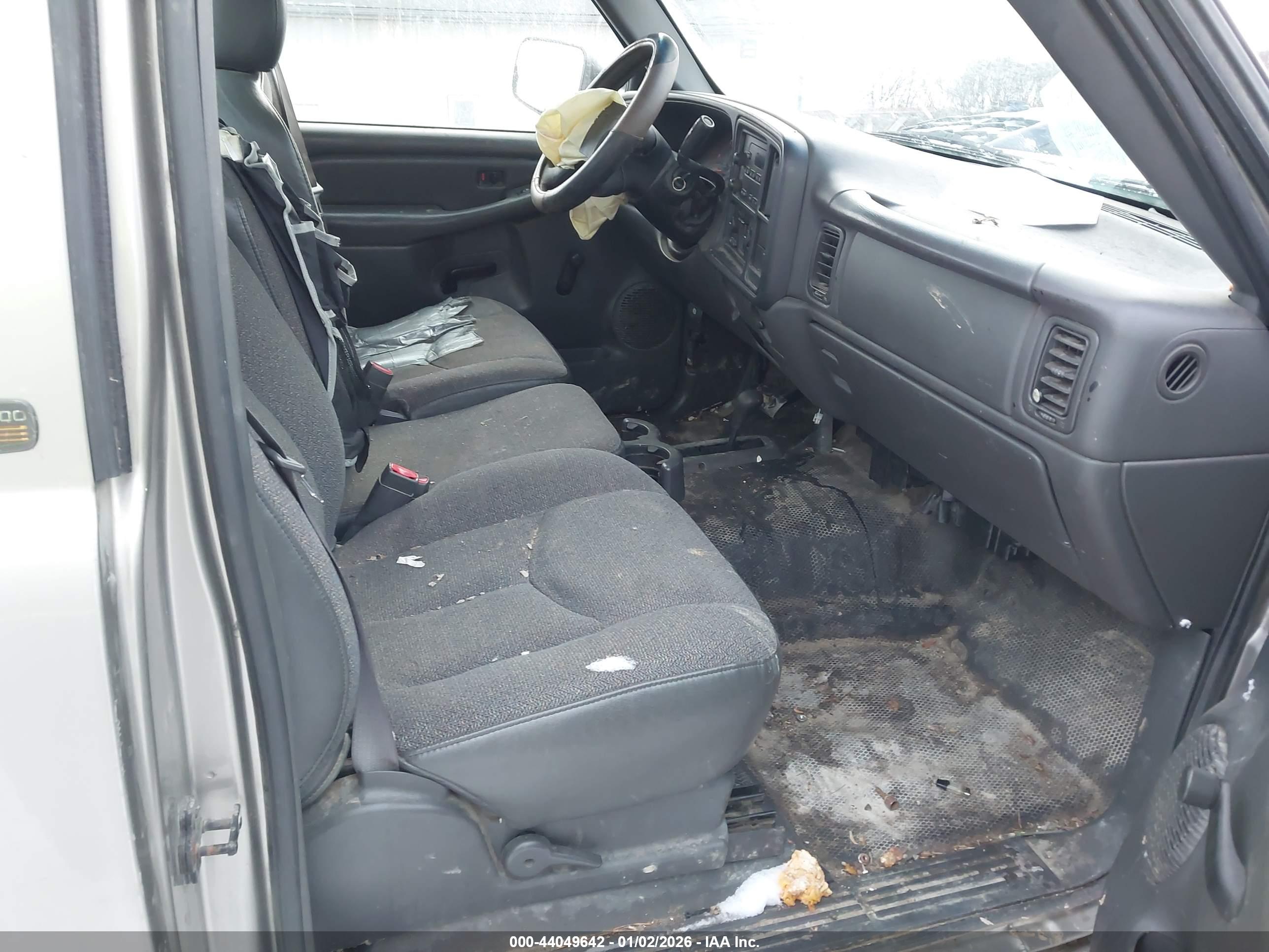 CHEVROLET SILVERADO image 5