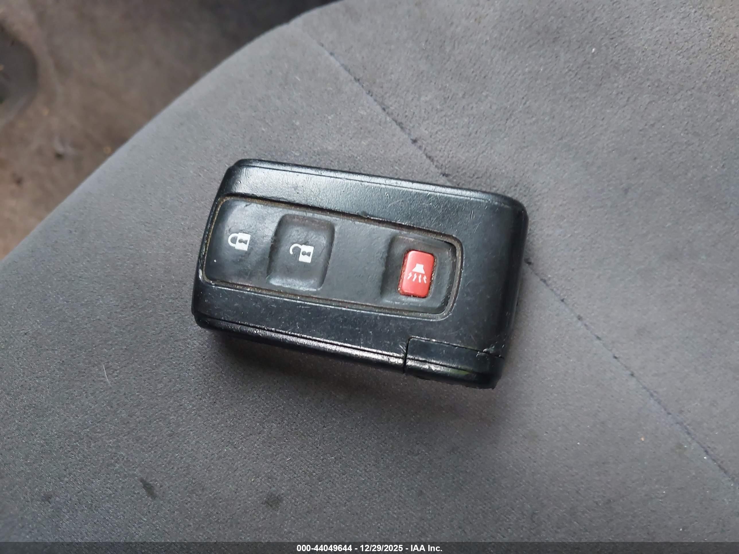 TOYOTA PRIUS image 11