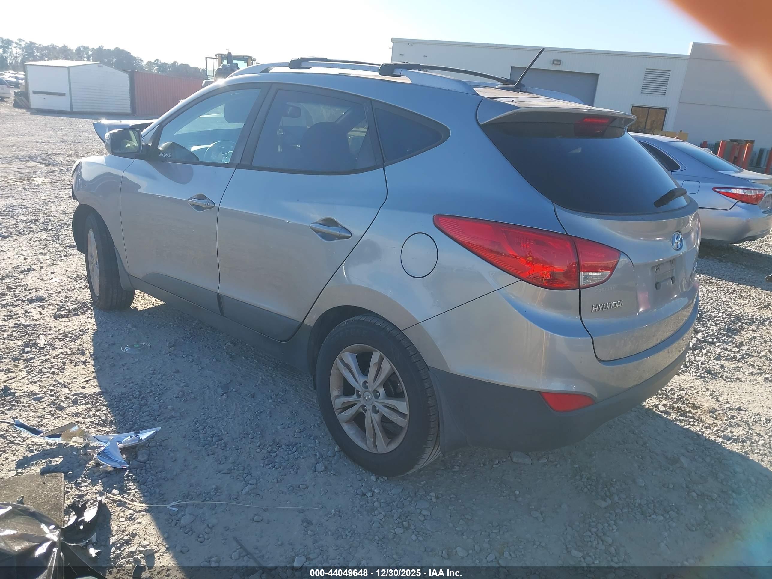 HYUNDAI TUCSON image 3