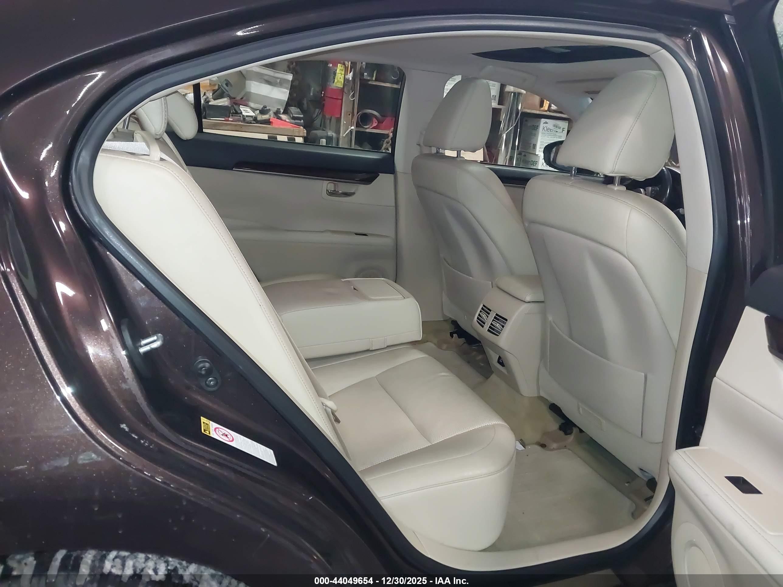 LEXUS ES image 8