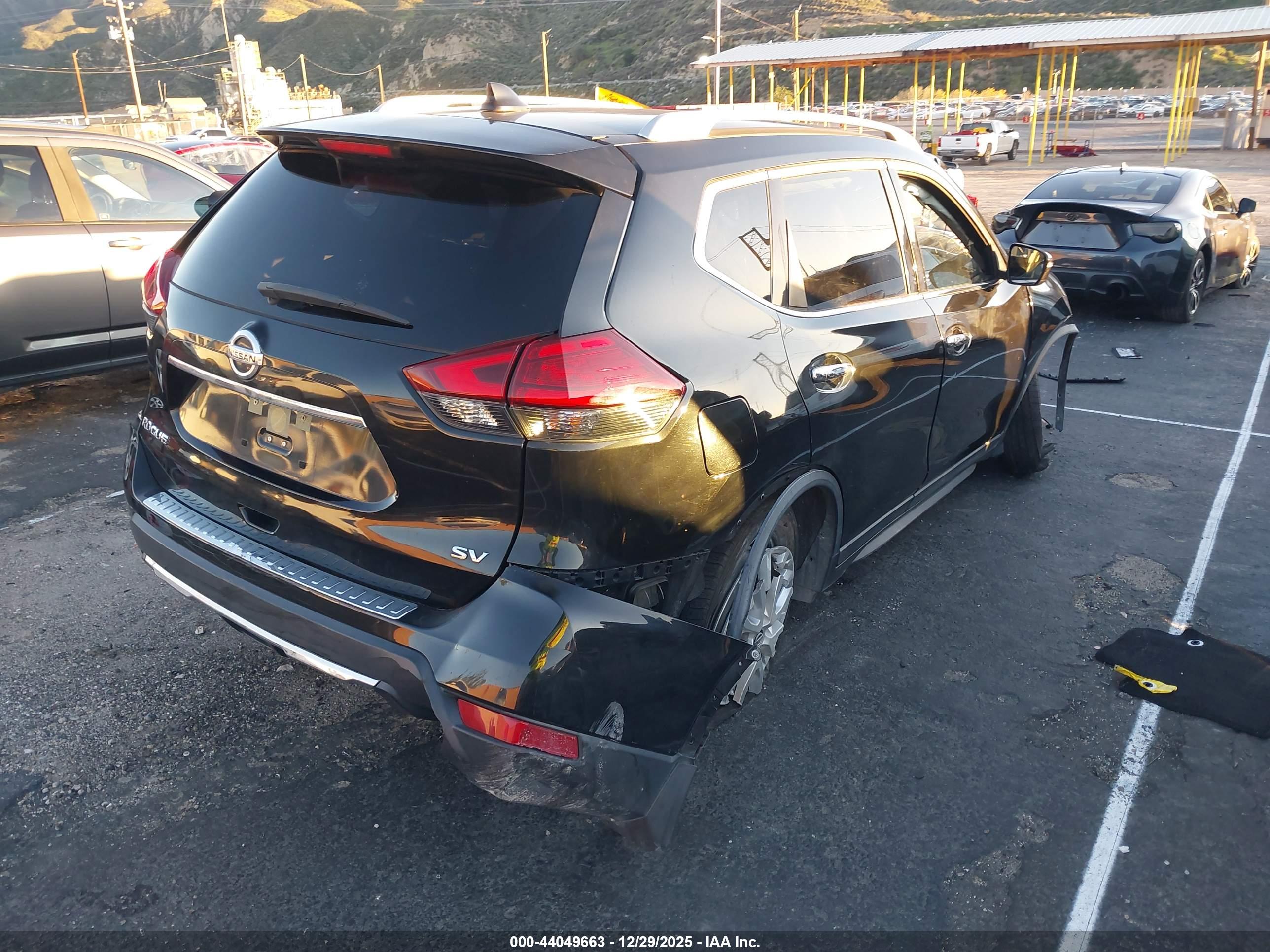 NISSAN ROGUE image 4