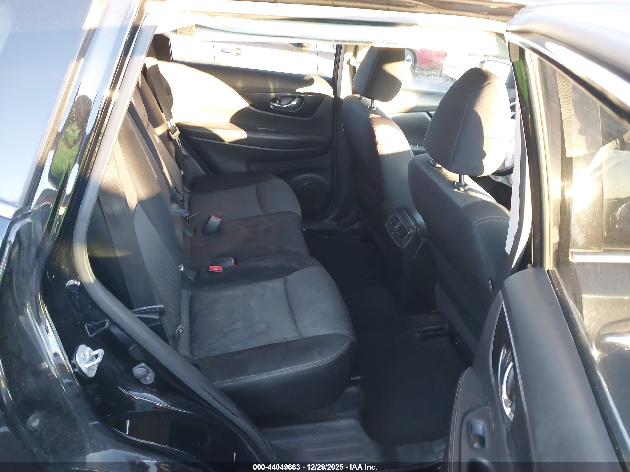 NISSAN ROGUE image 8