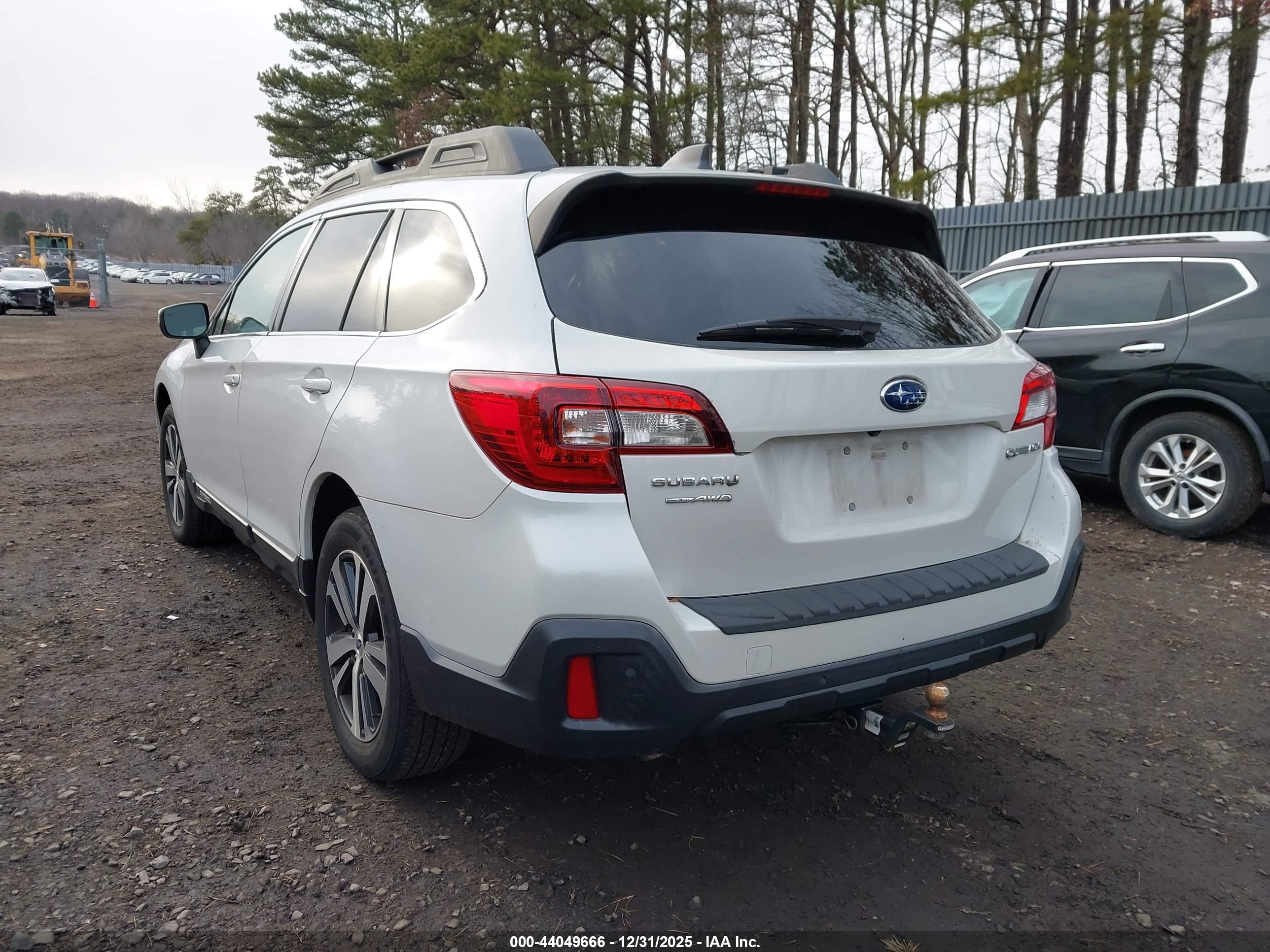 SUBARU OUTBACK image 3