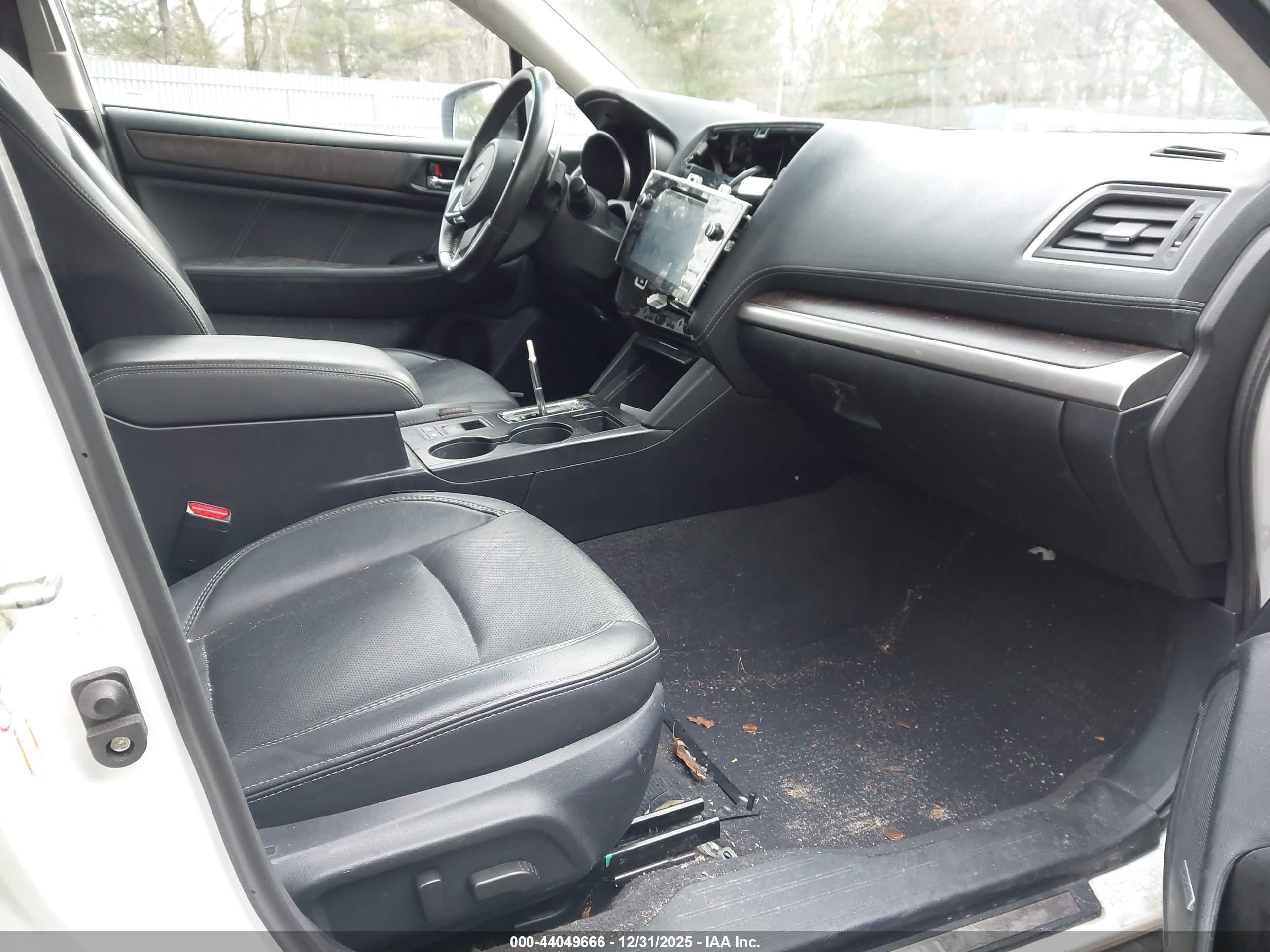 SUBARU OUTBACK image 5