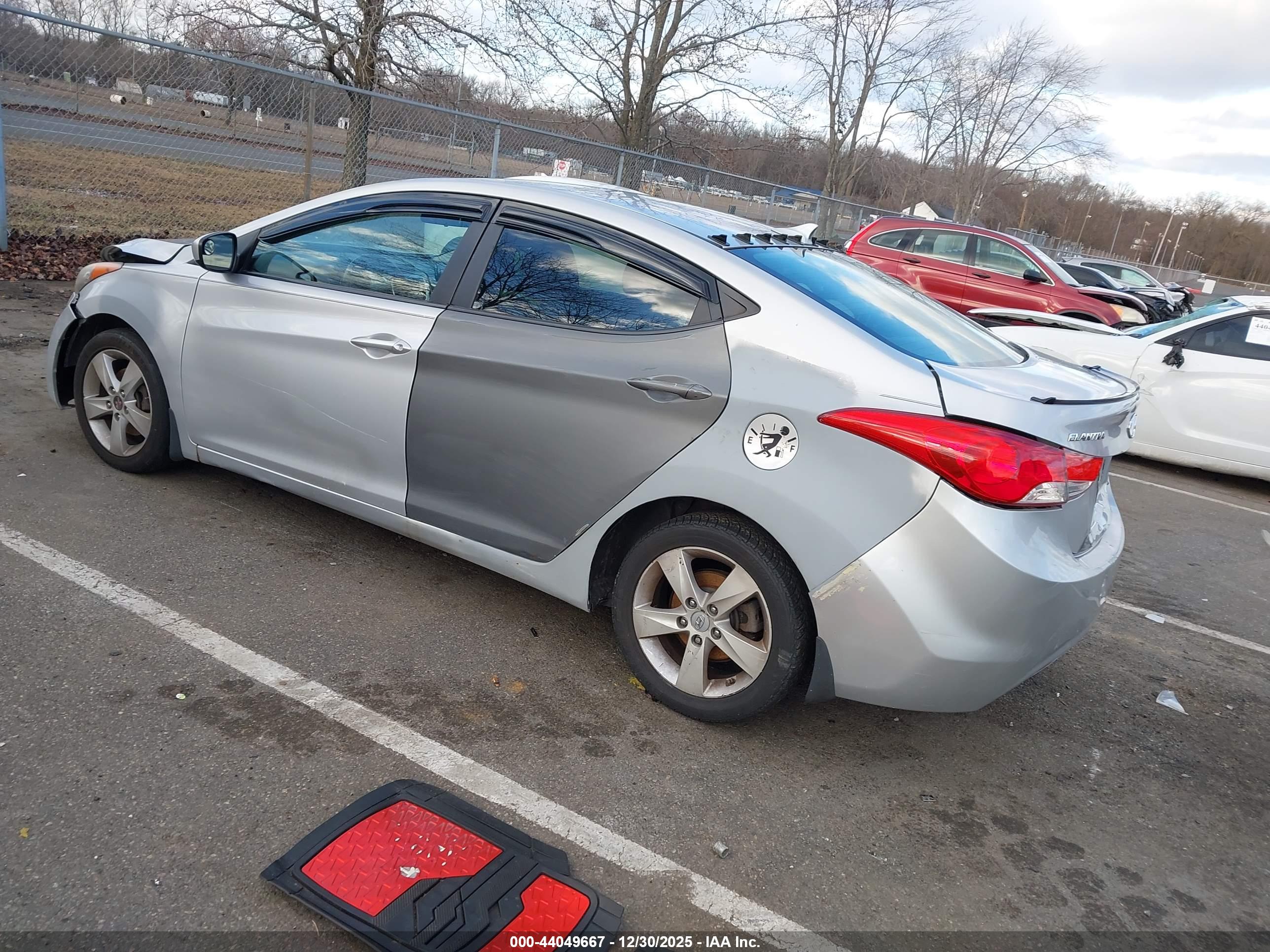 HYUNDAI ELANTRA image 3