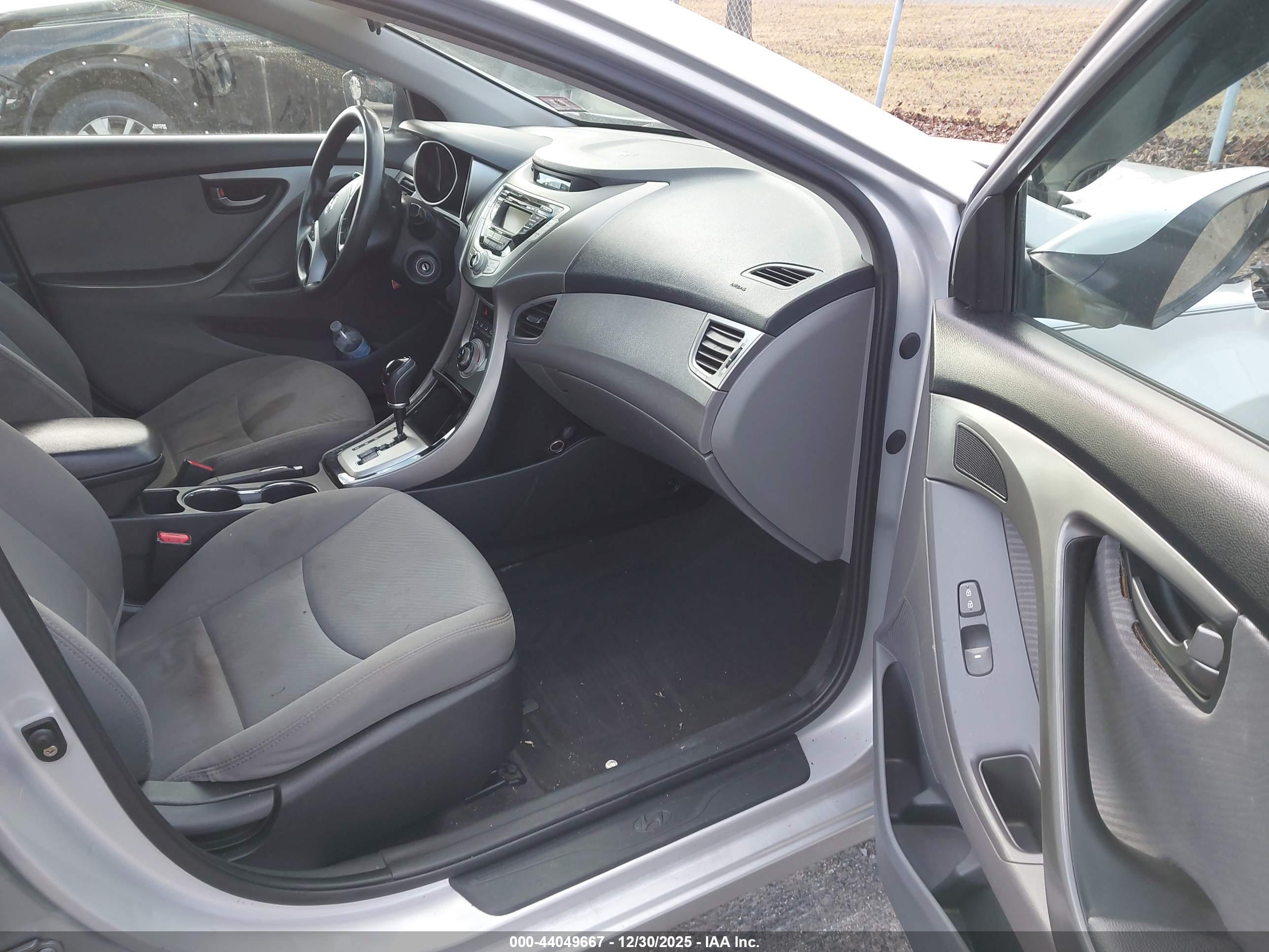 HYUNDAI ELANTRA image 5