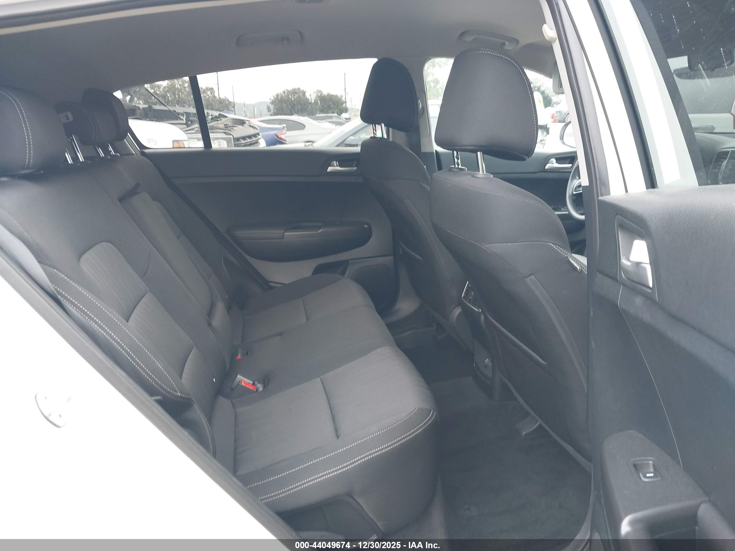 KIA SPORTAGE image 8