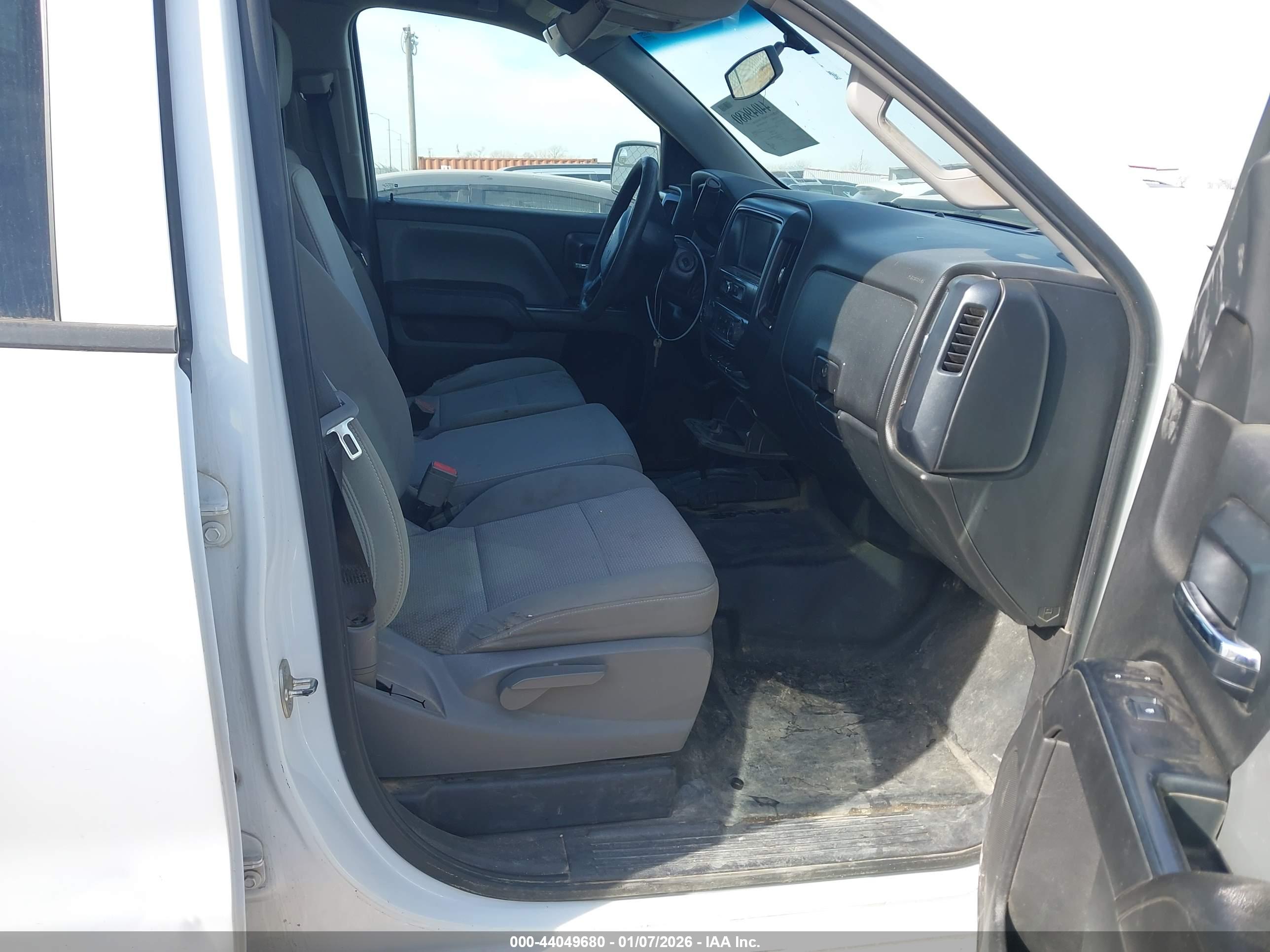 CHEVROLET SILVERADO image 5