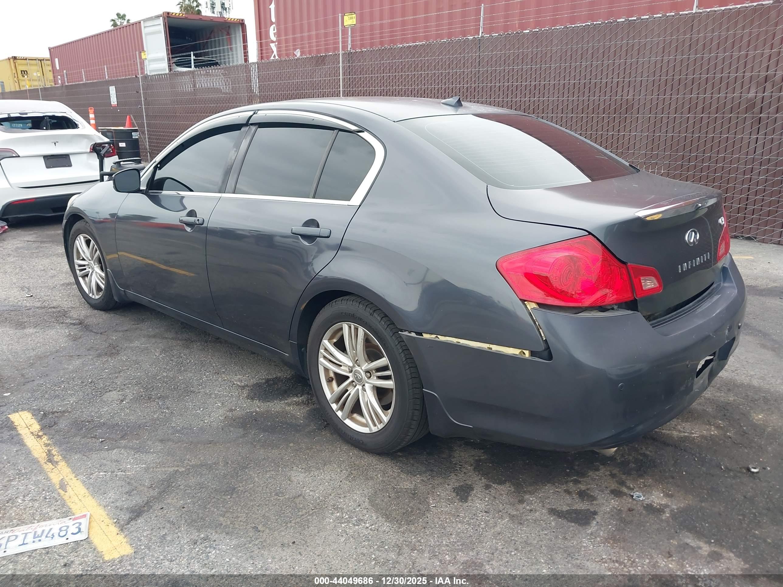 INFINITI G37 image 3