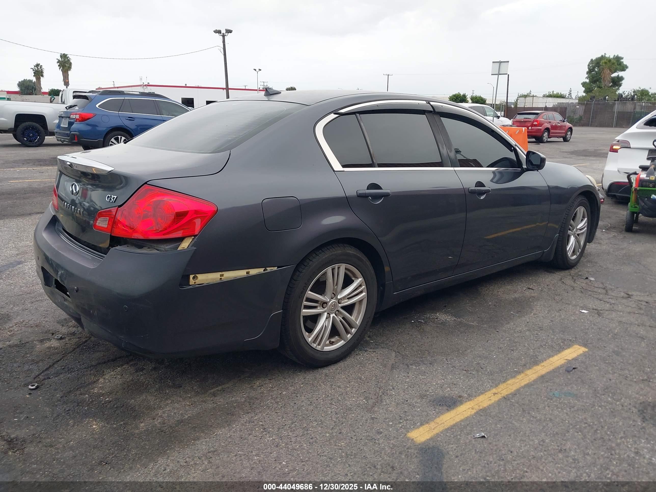 INFINITI G37 image 4