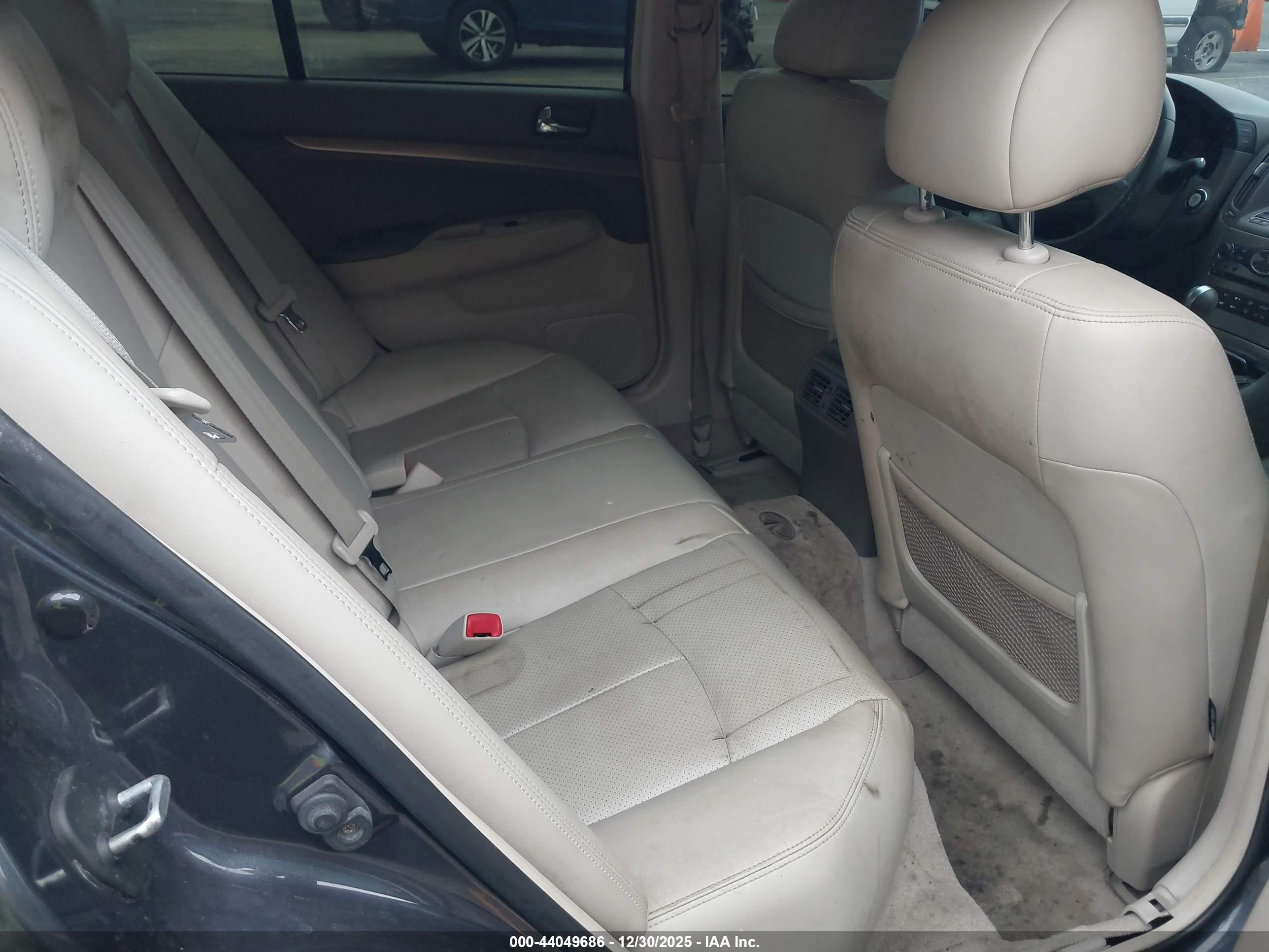 INFINITI G37 image 8