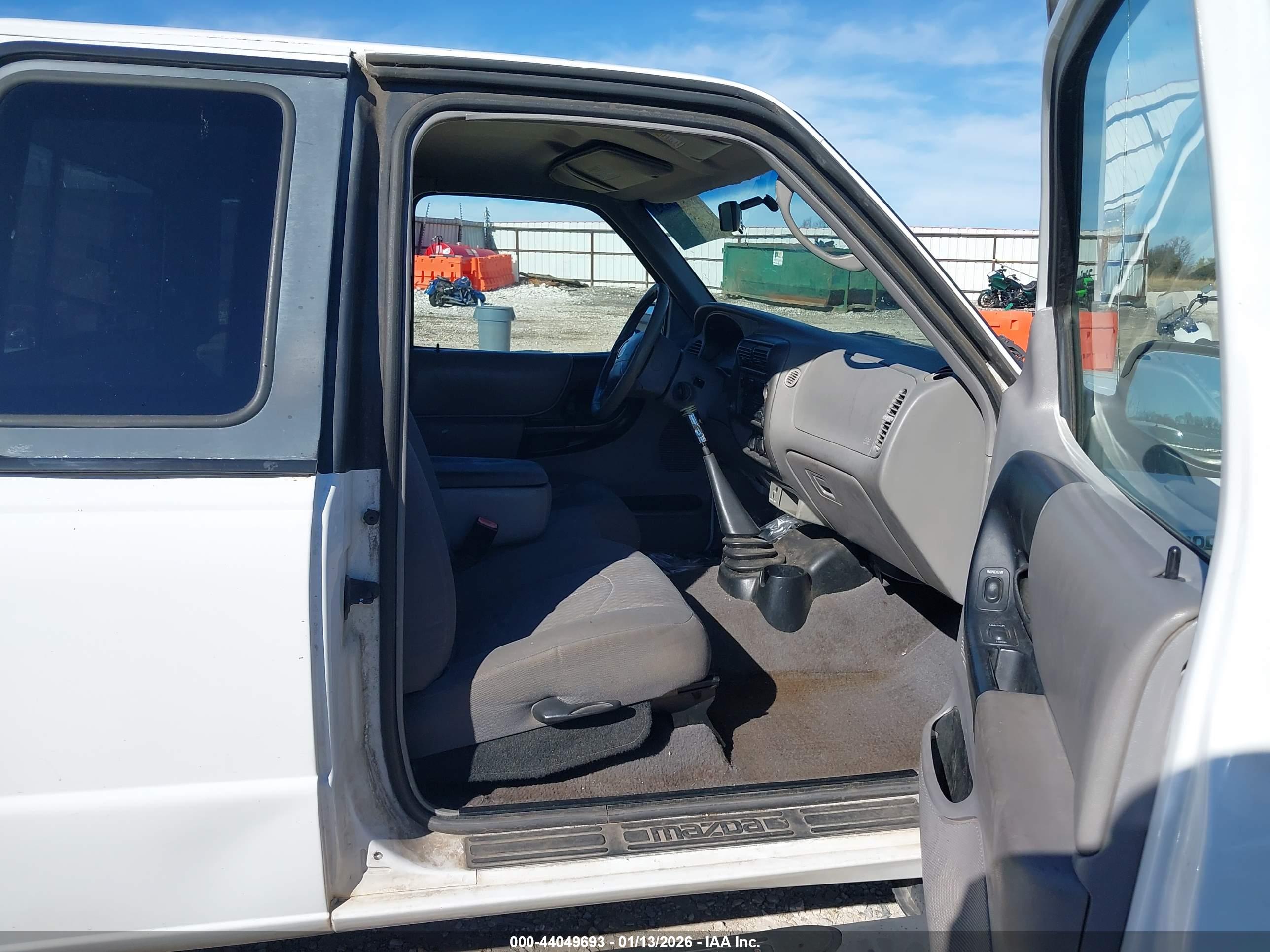 MAZDA B3000 image 5