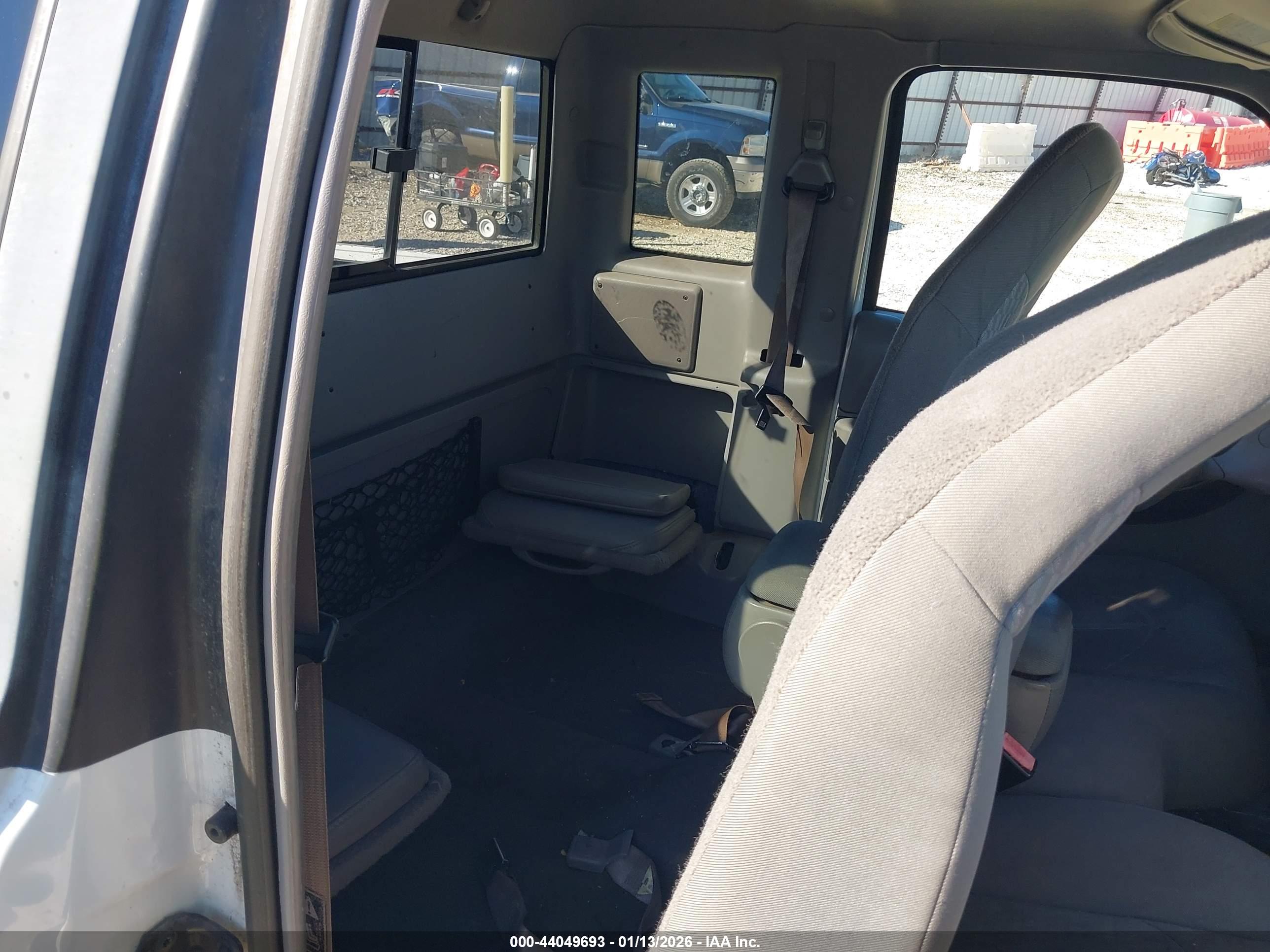 MAZDA B3000 image 8