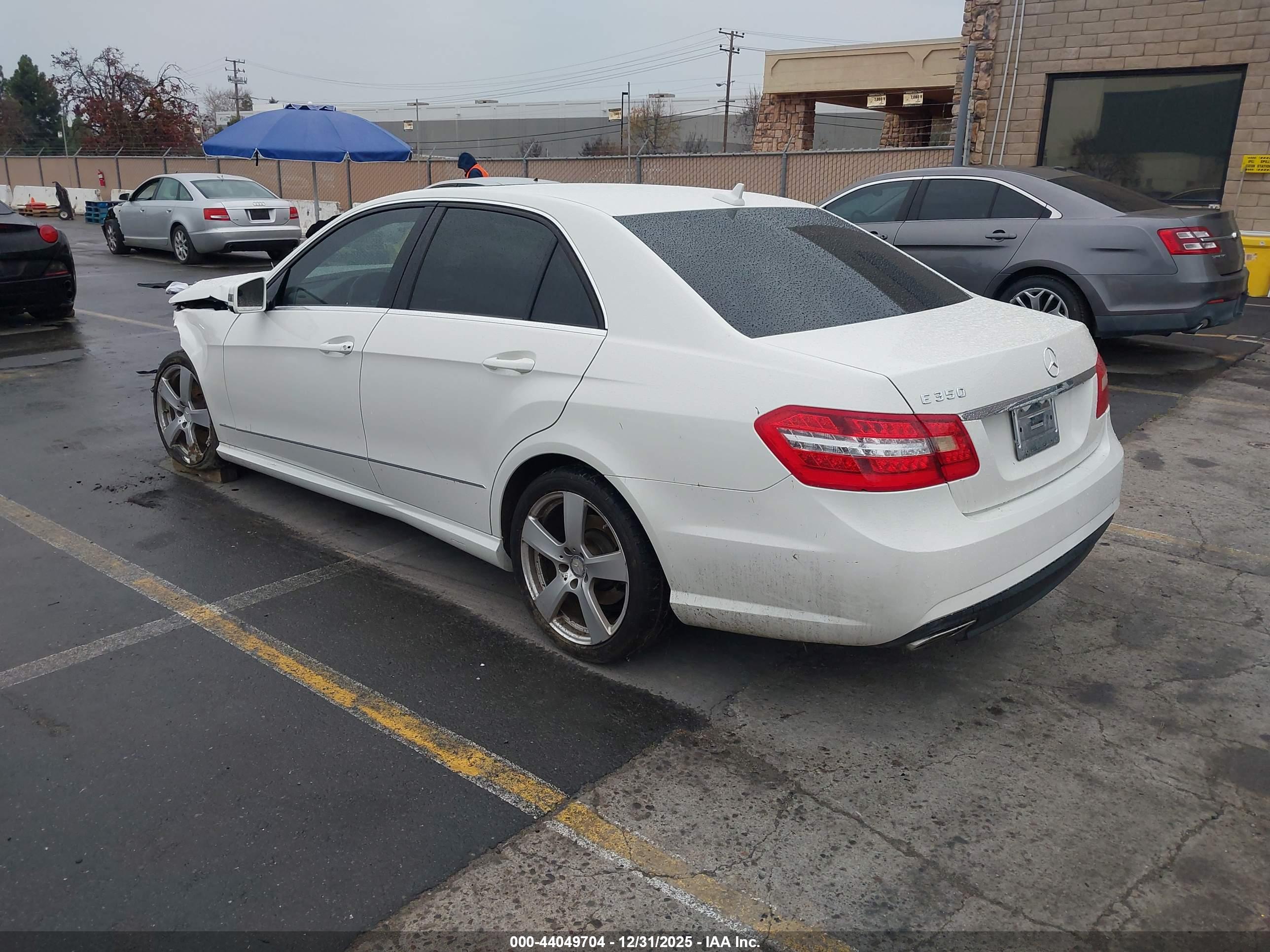 MERCEDES-BENZ E image 3