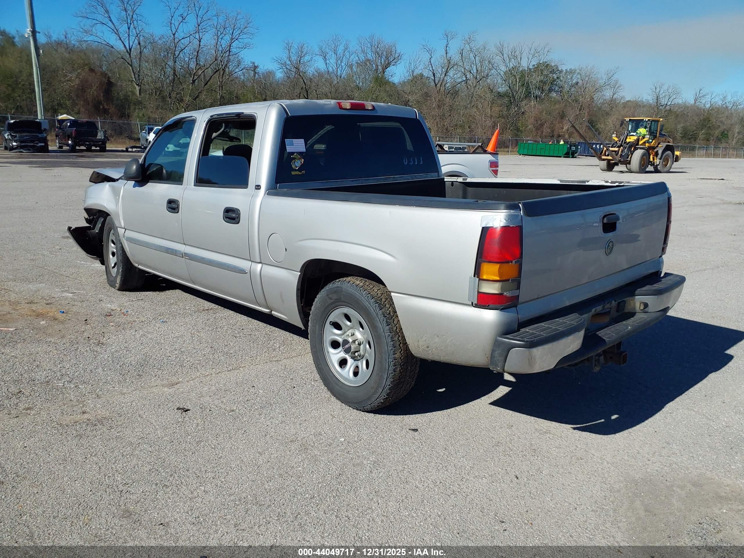 GMC SIERRA image 3