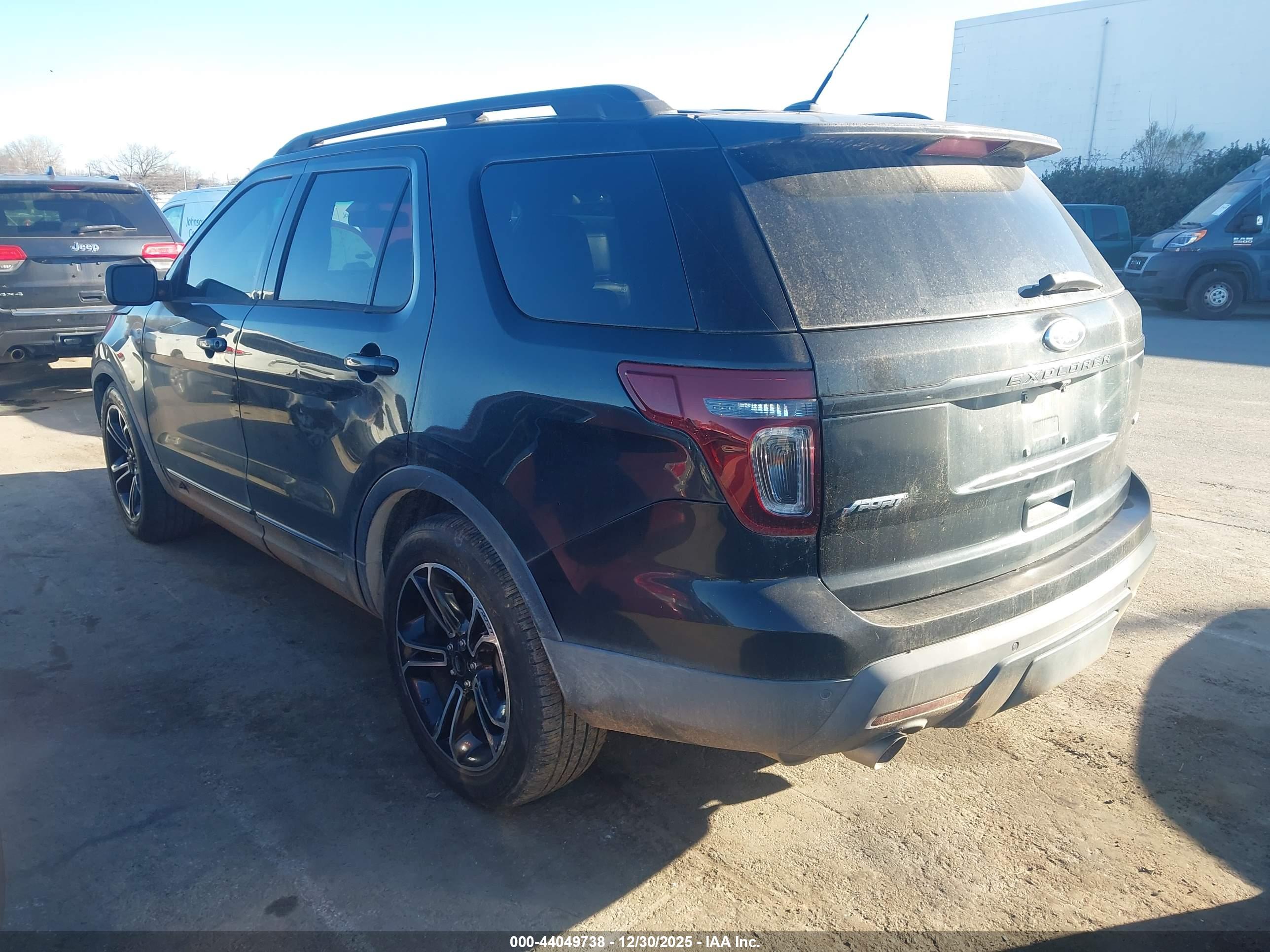 FORD EXPLORER image 3