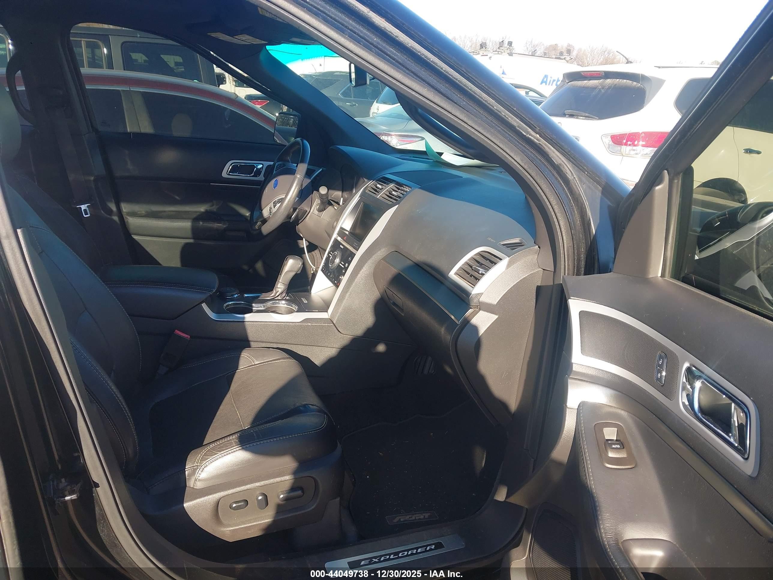 FORD EXPLORER image 5