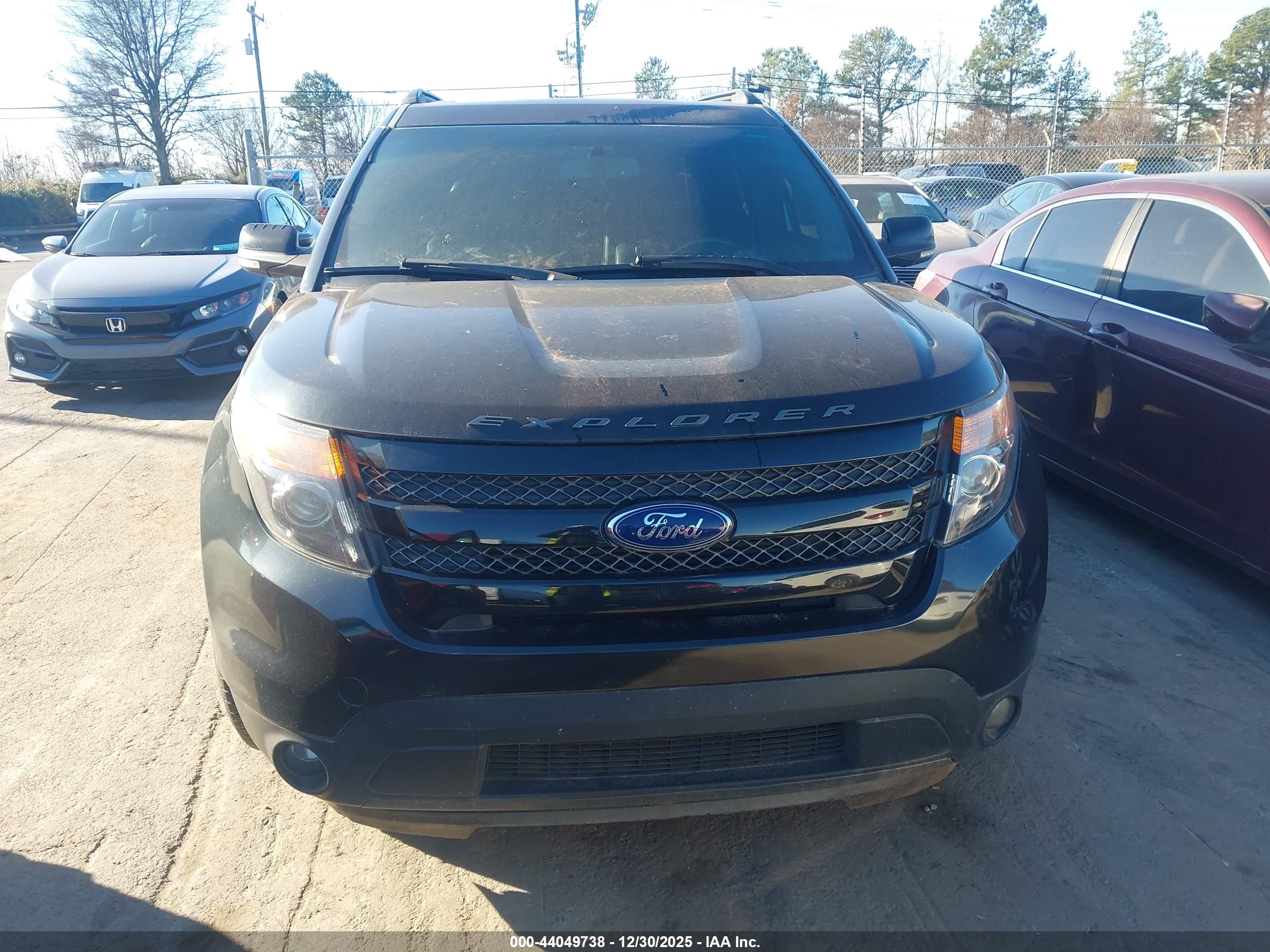 FORD EXPLORER image 6