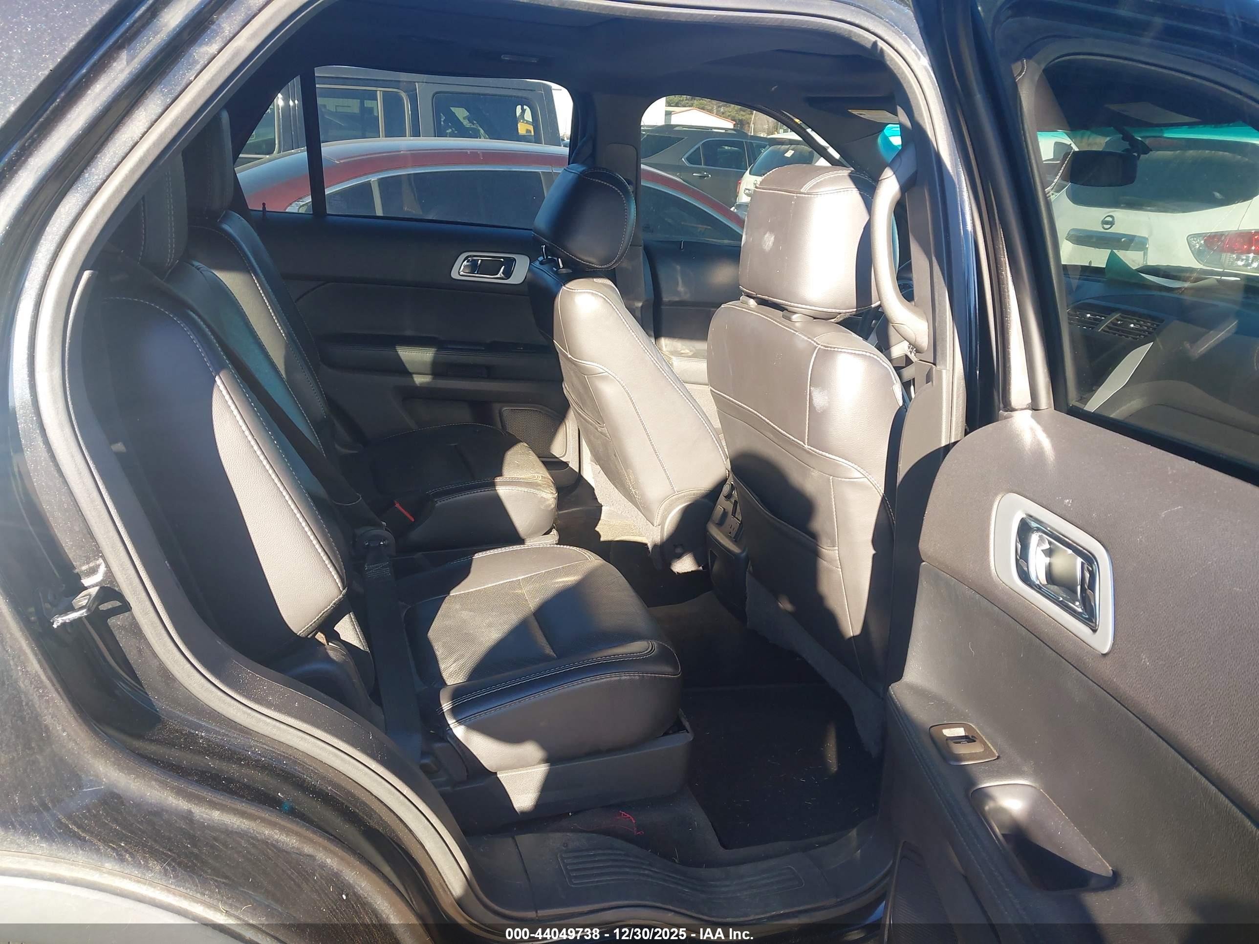 FORD EXPLORER image 8