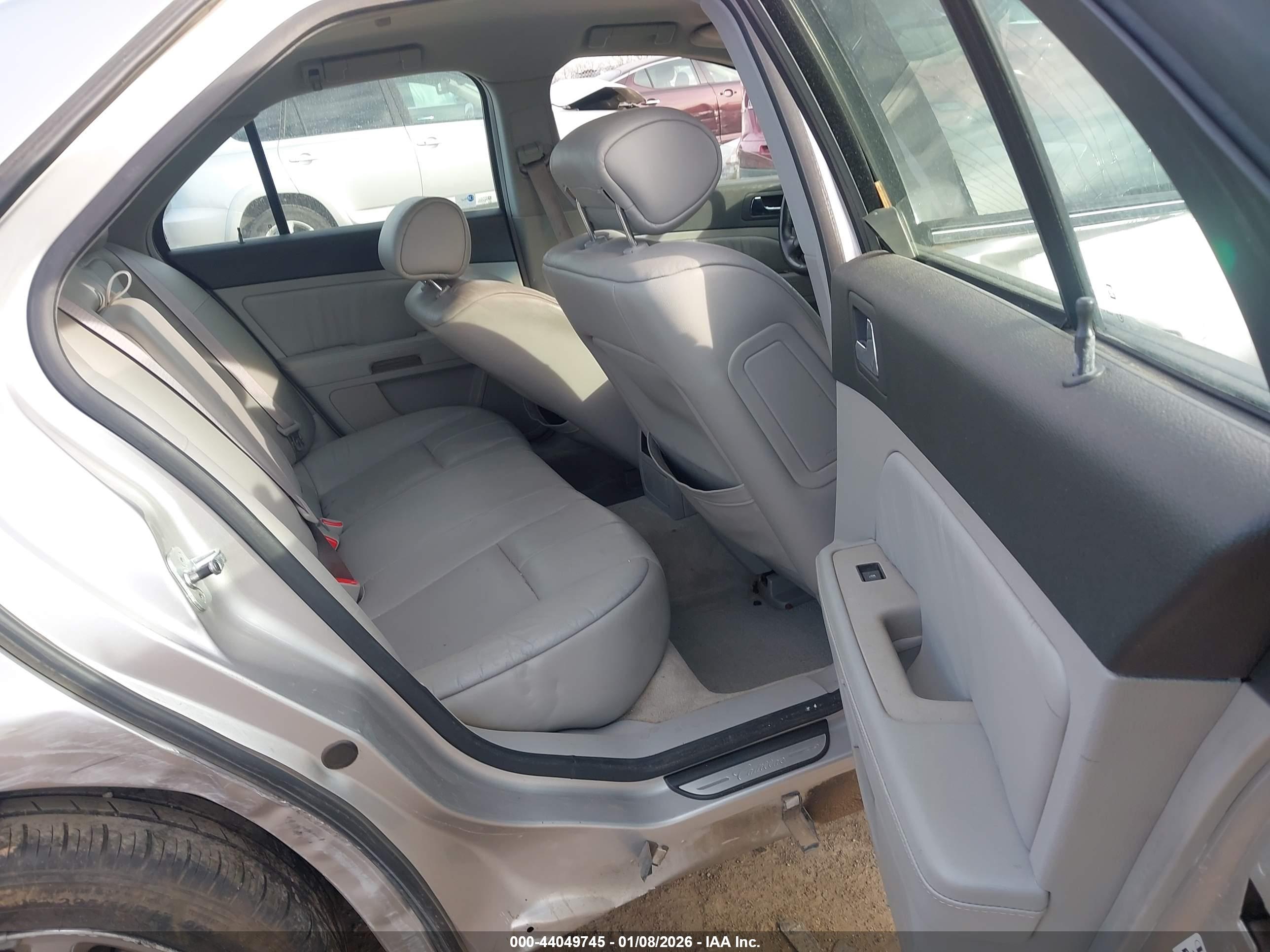 CADILLAC STS image 8