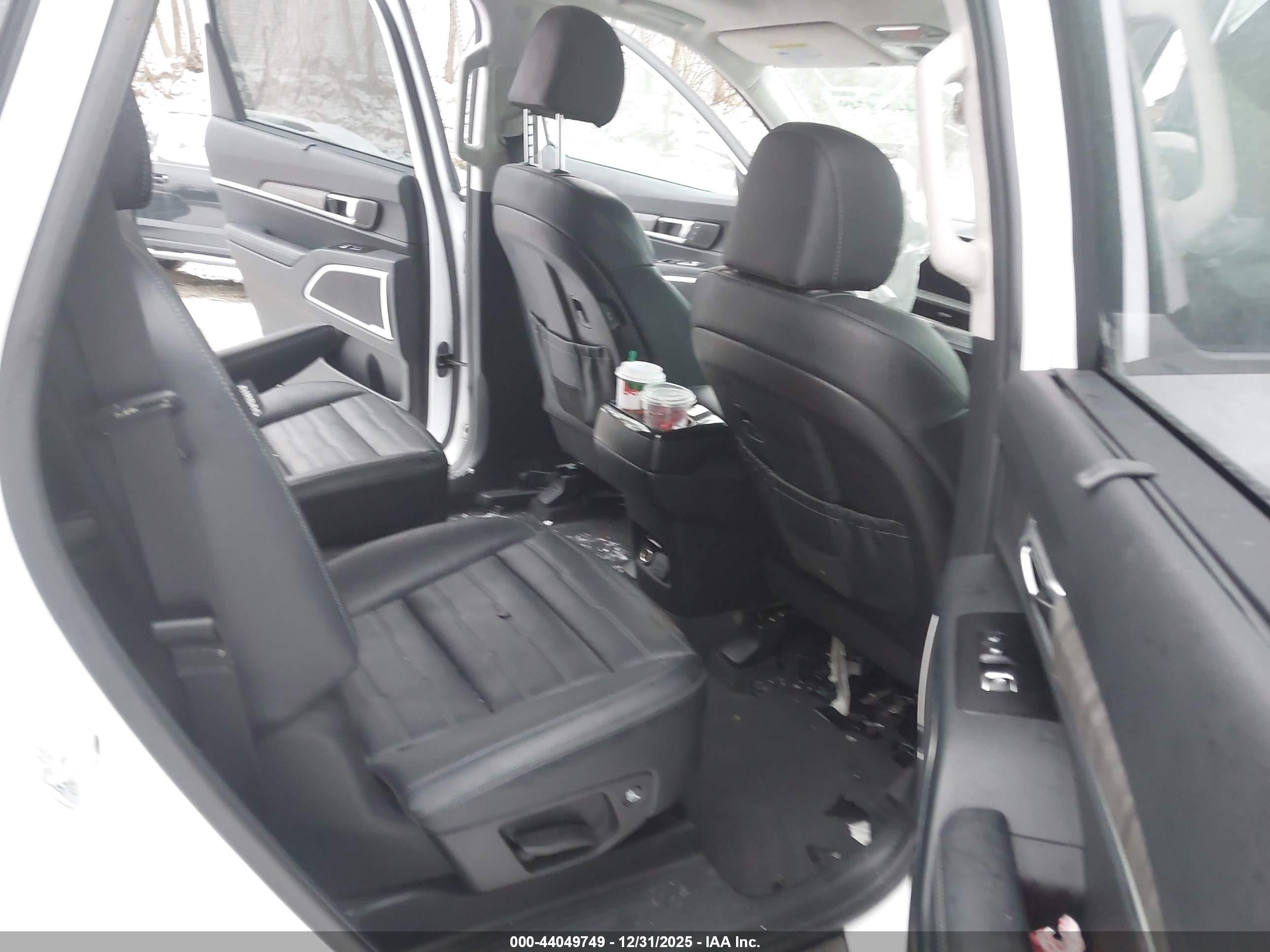 KIA TELLURIDE image 8