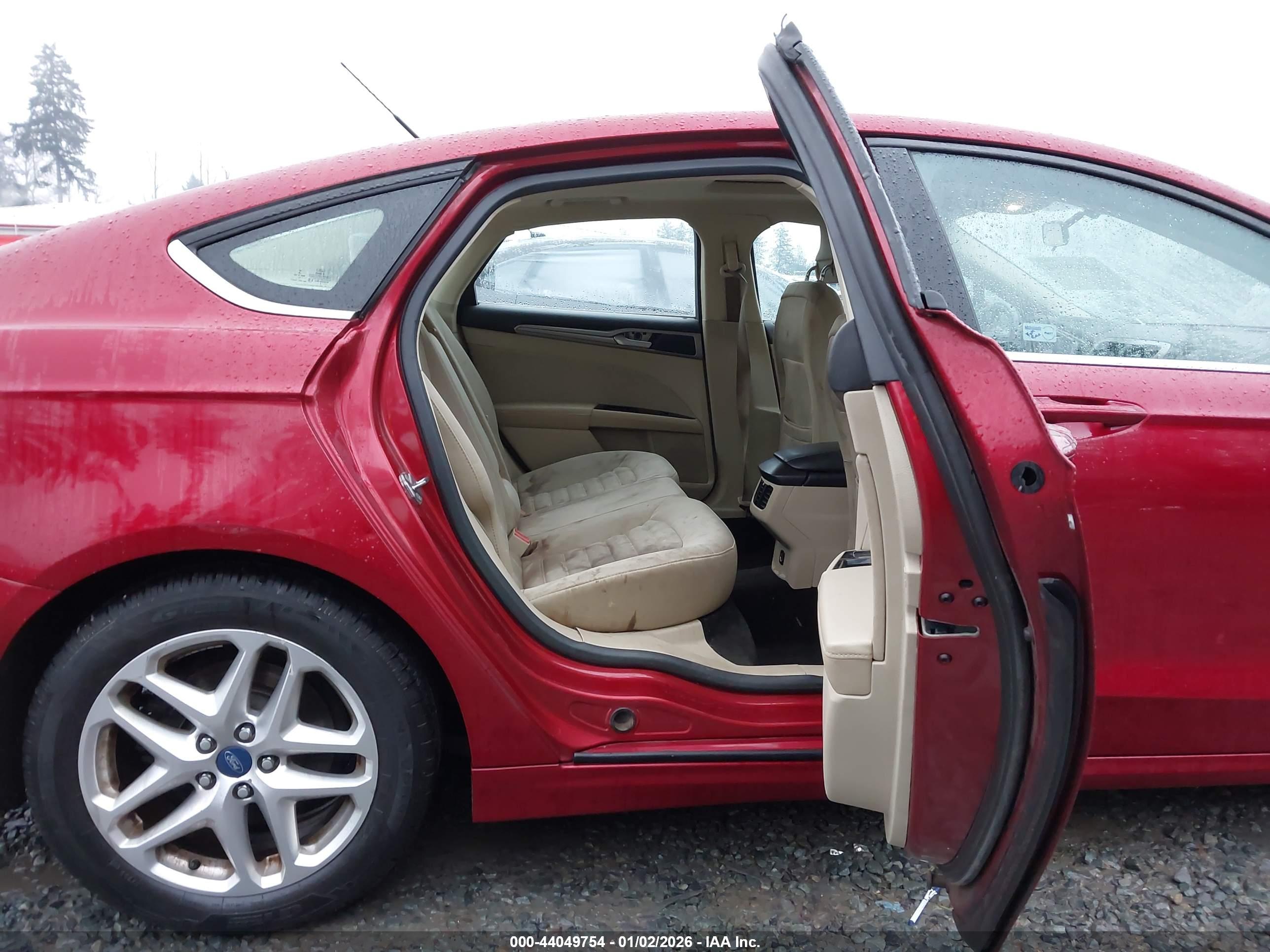 FORD FUSION image 8