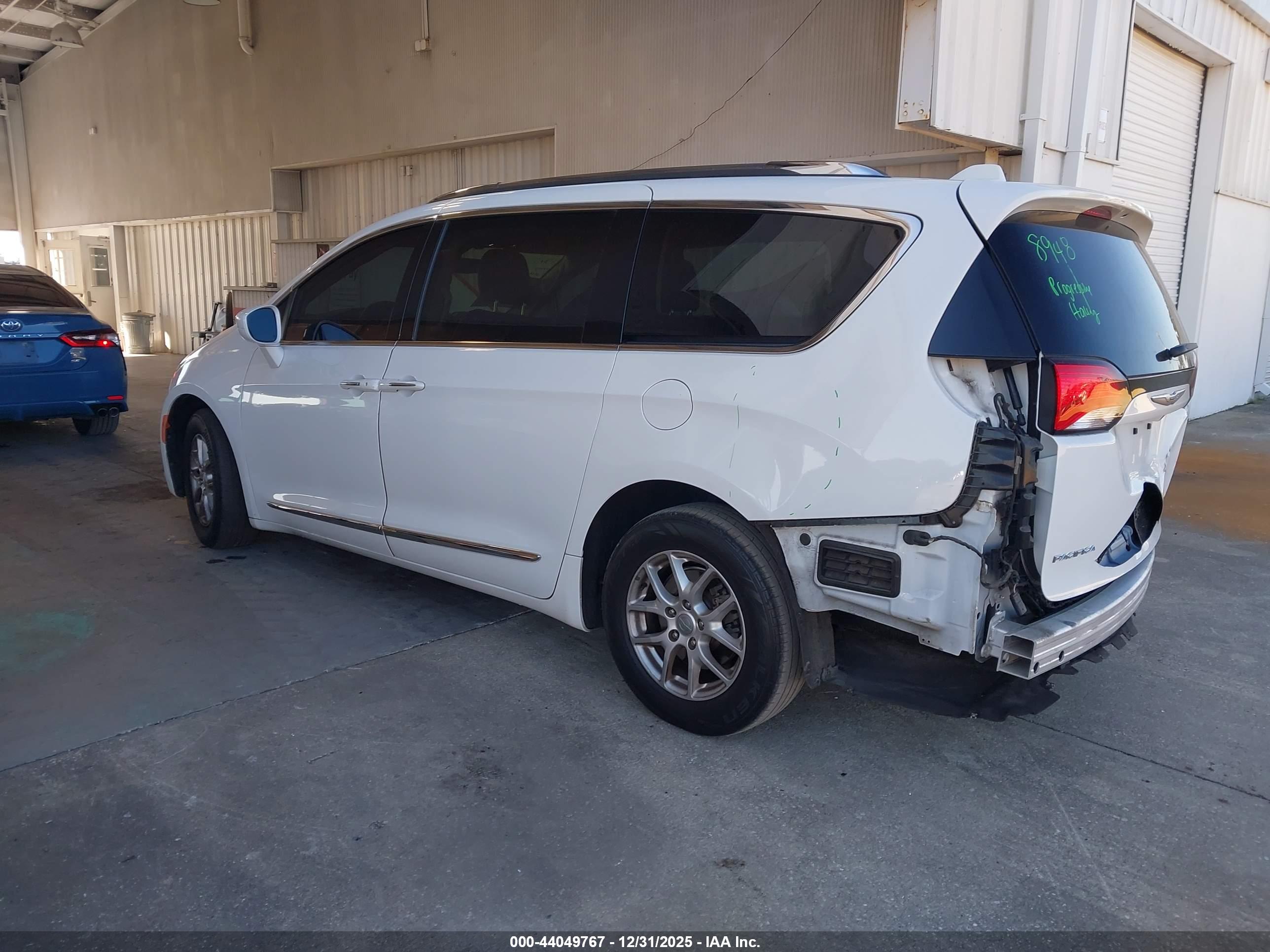 CHRYSLER PACIFICA image 3