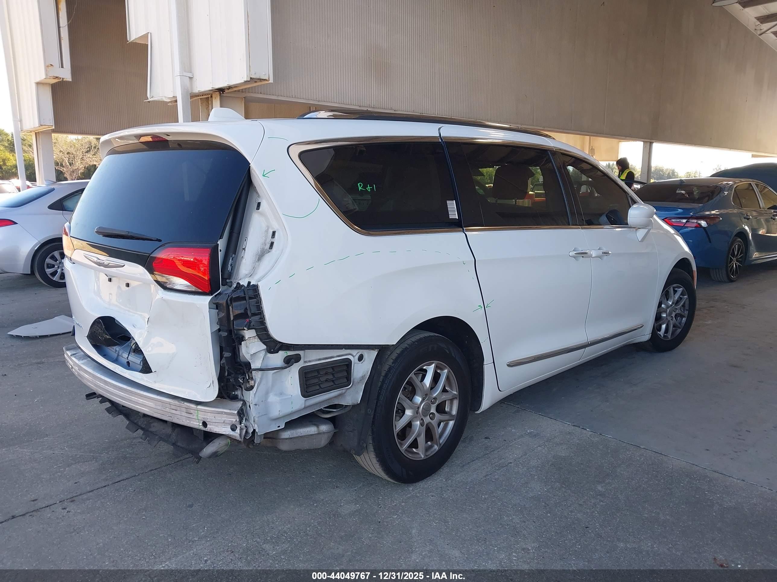 CHRYSLER PACIFICA image 4