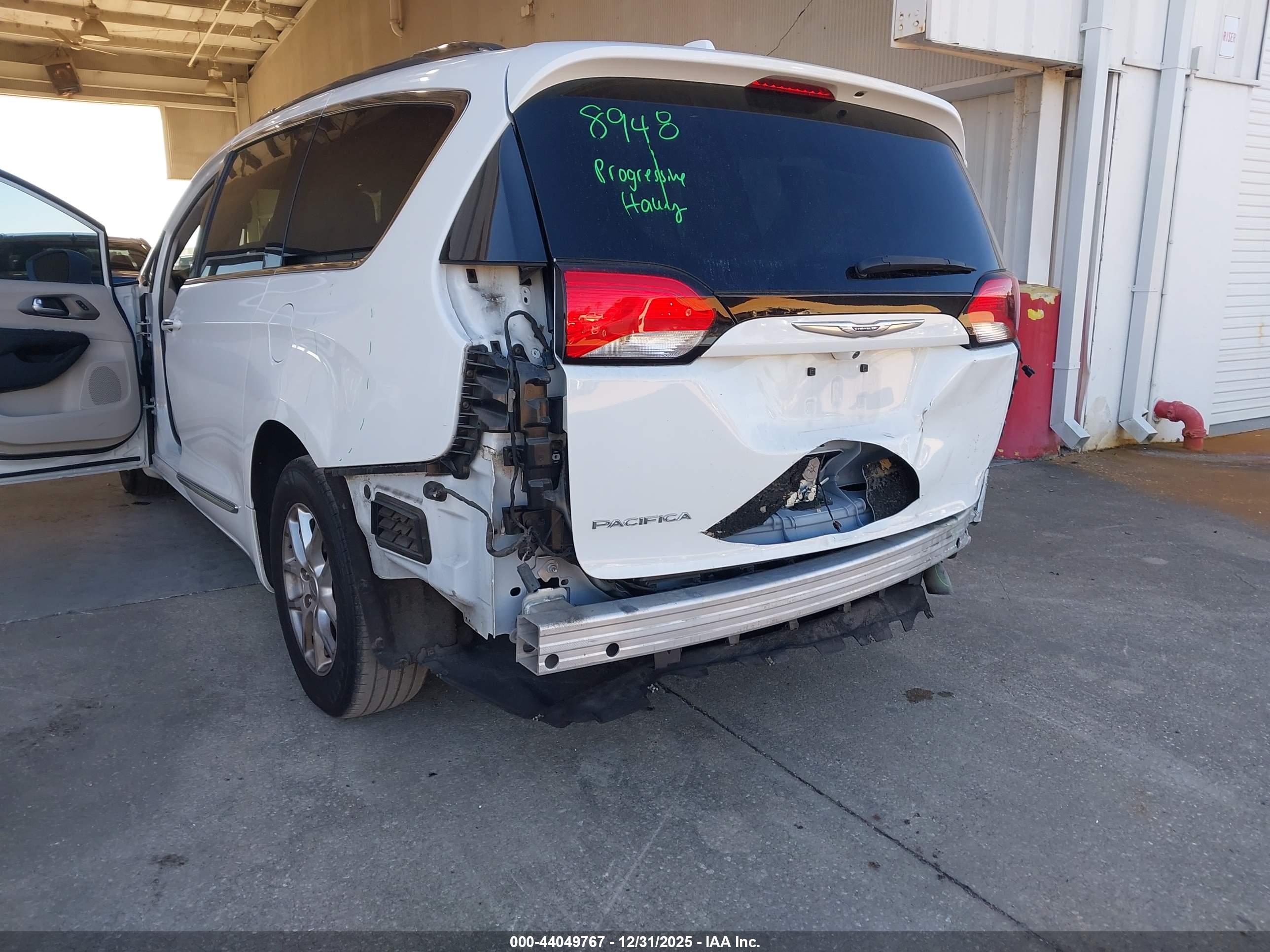 CHRYSLER PACIFICA image 6