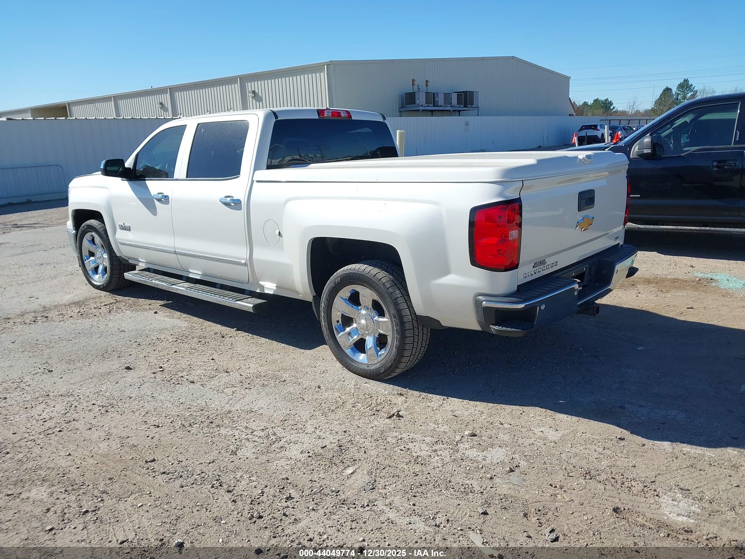 CHEVROLET SILVERADO image 3