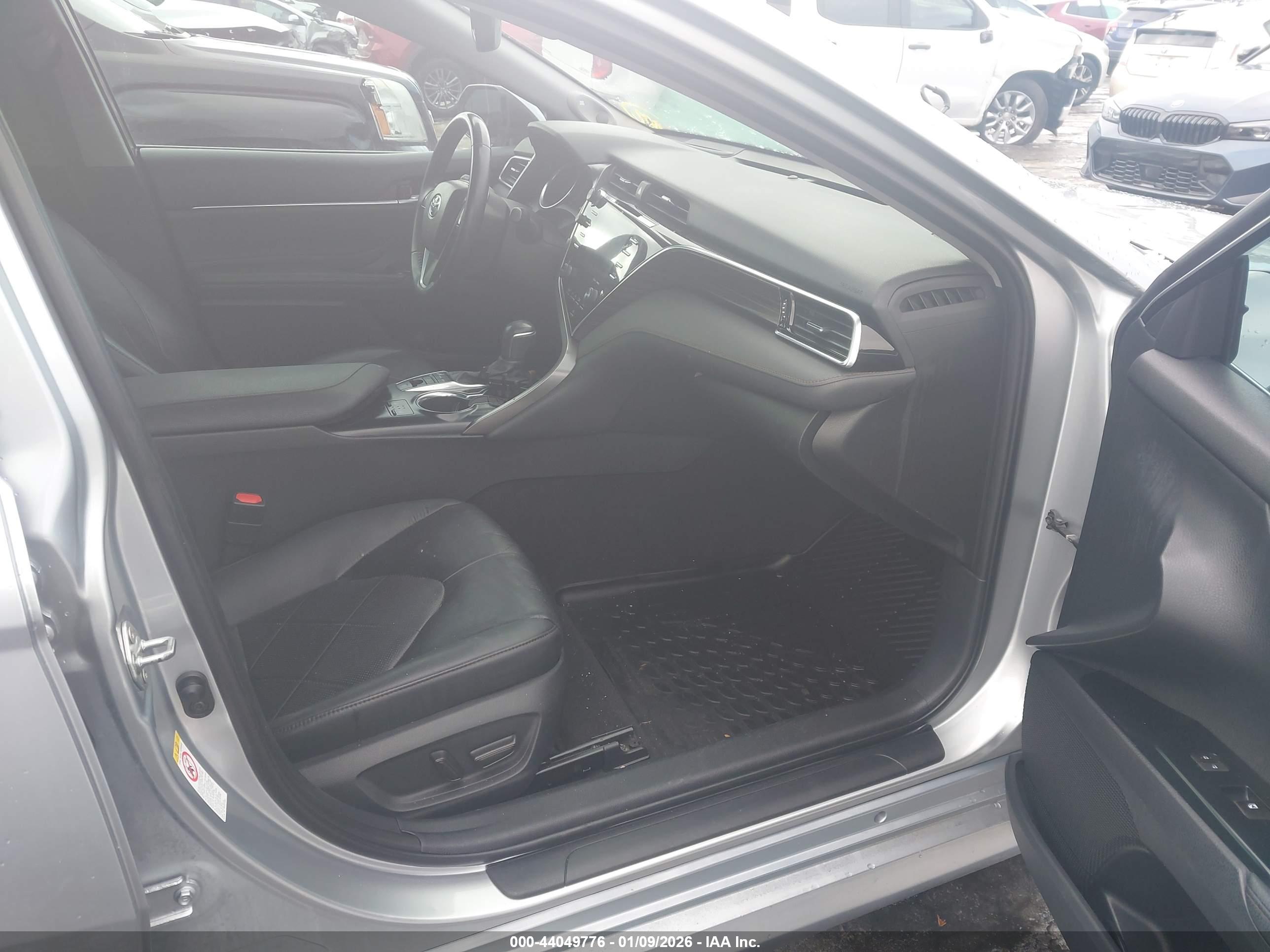 TOYOTA CAMRY image 5