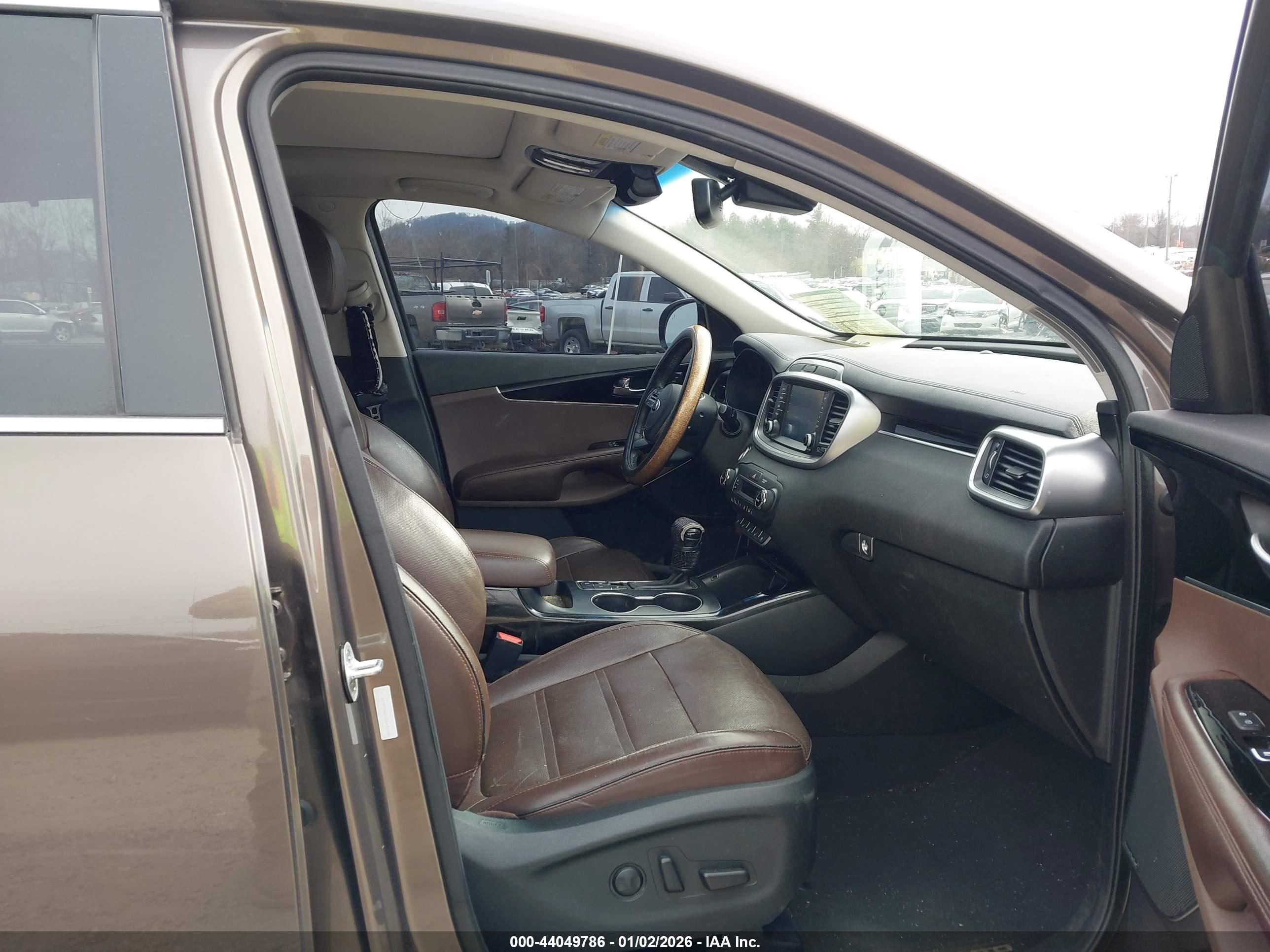 KIA SORENTO image 5