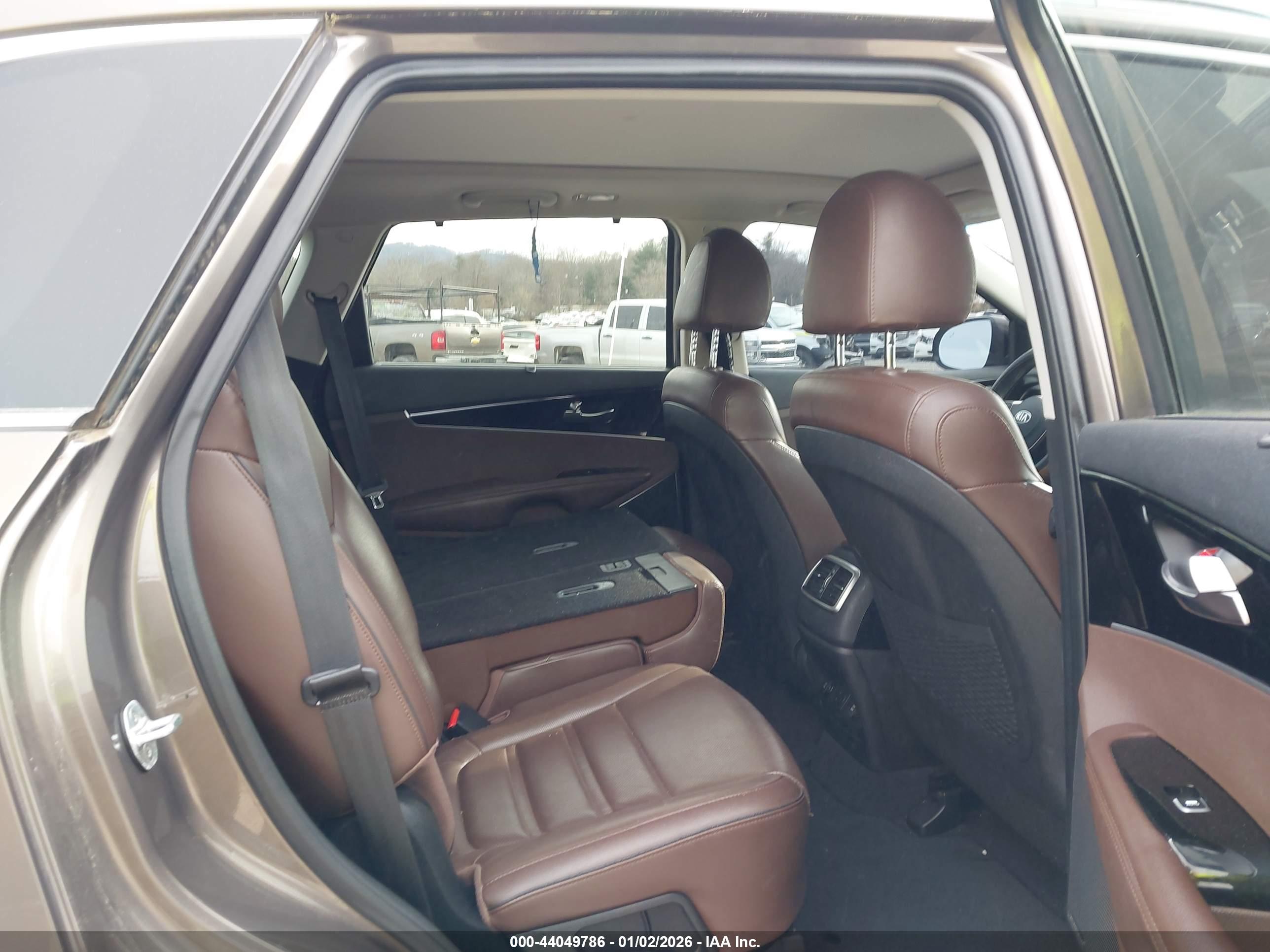 KIA SORENTO image 8