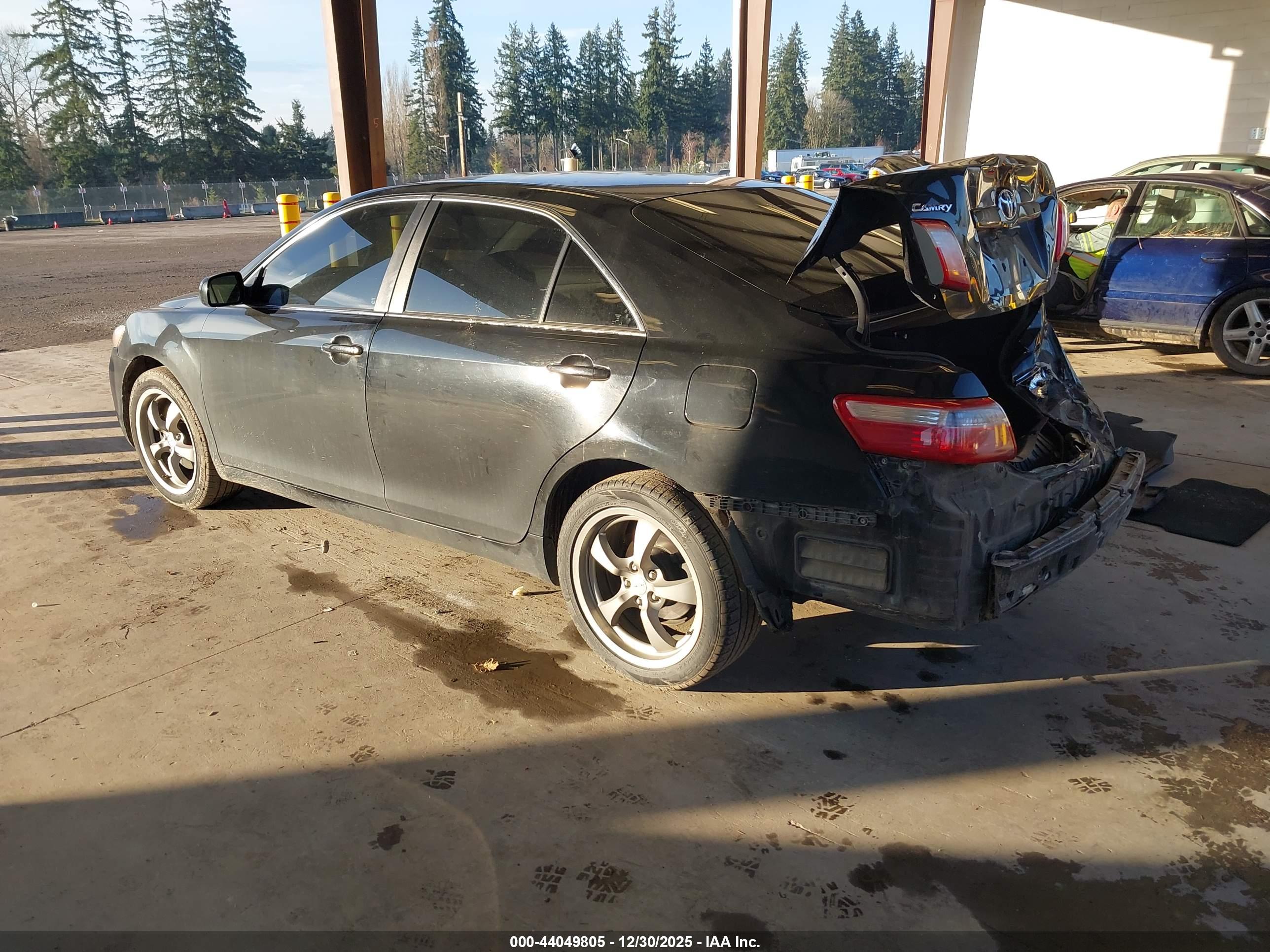 TOYOTA CAMRY image 3