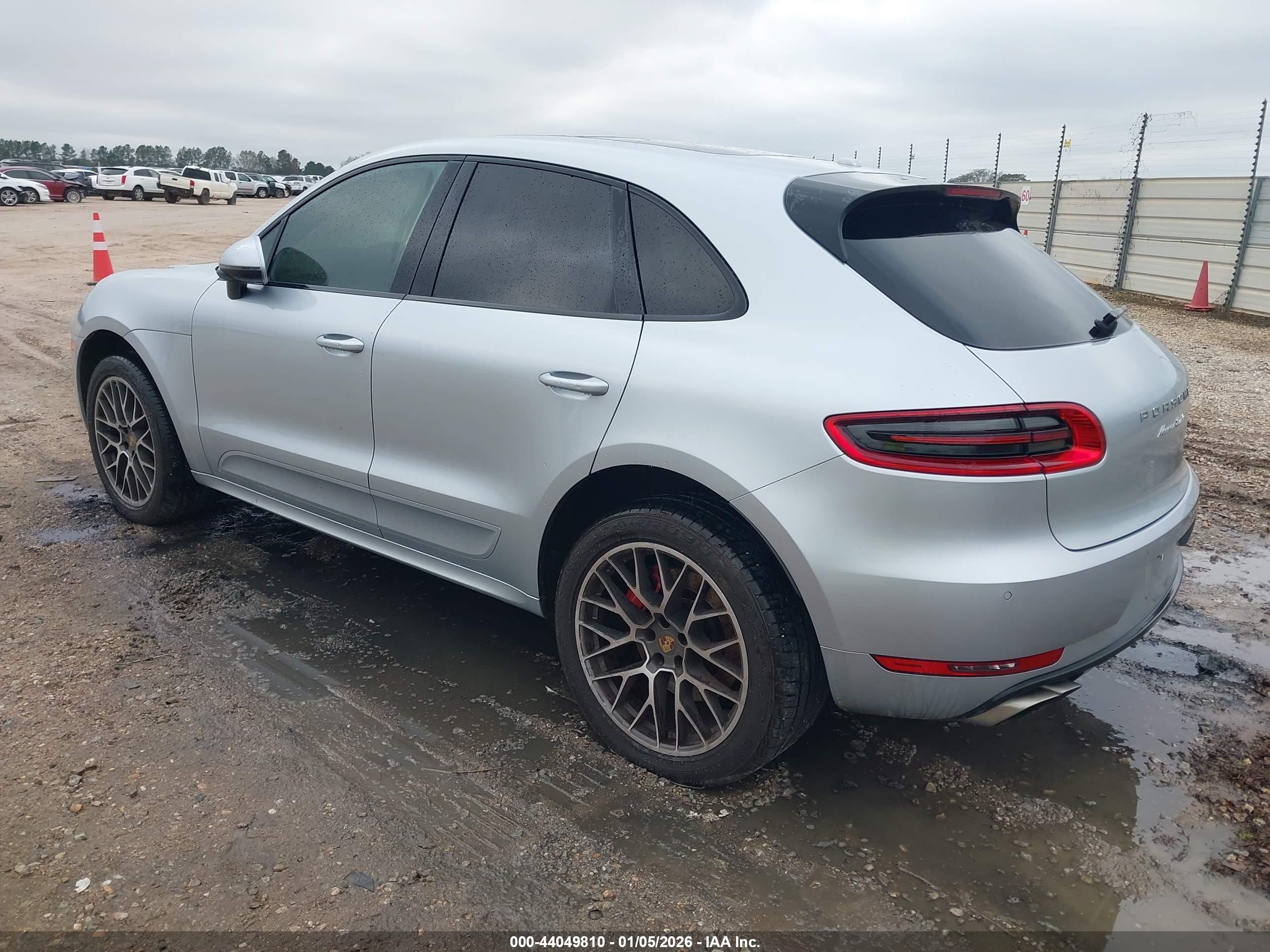 PORSCHE MACAN image 3