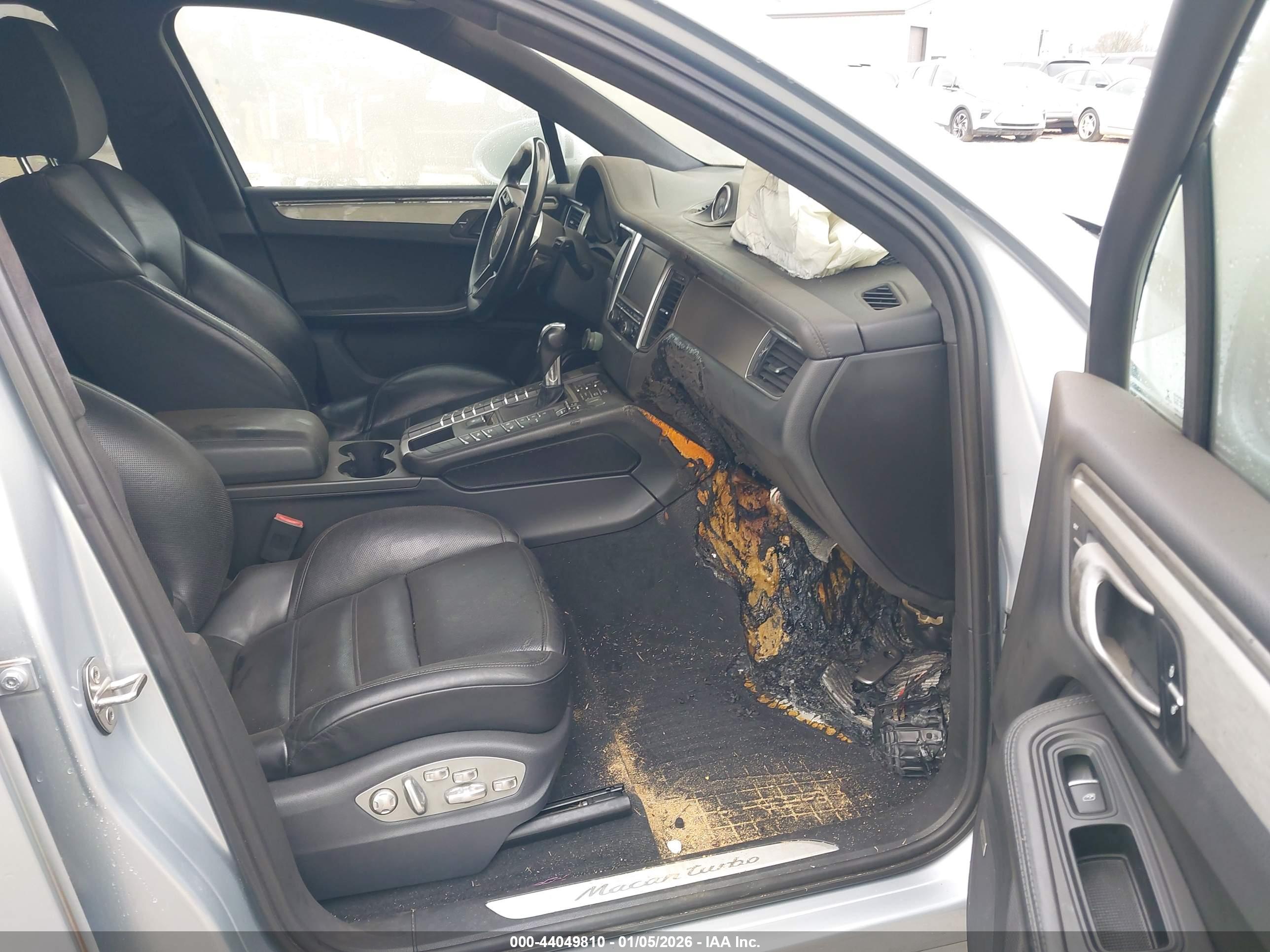 PORSCHE MACAN image 5