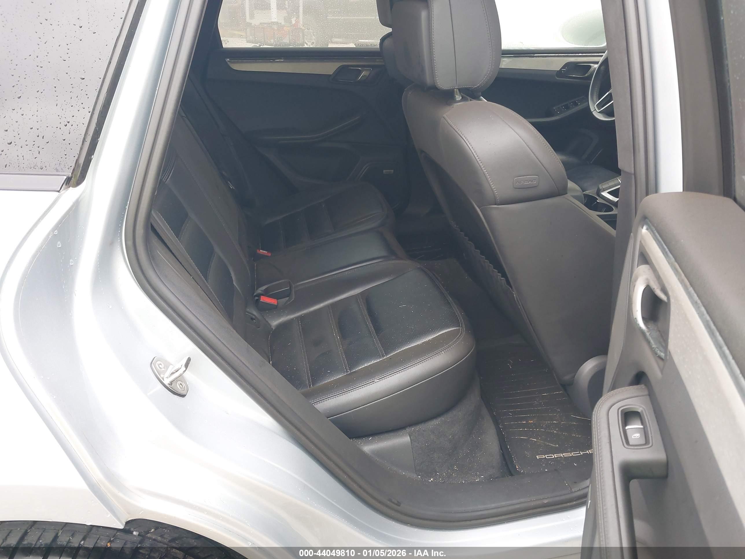 PORSCHE MACAN image 8
