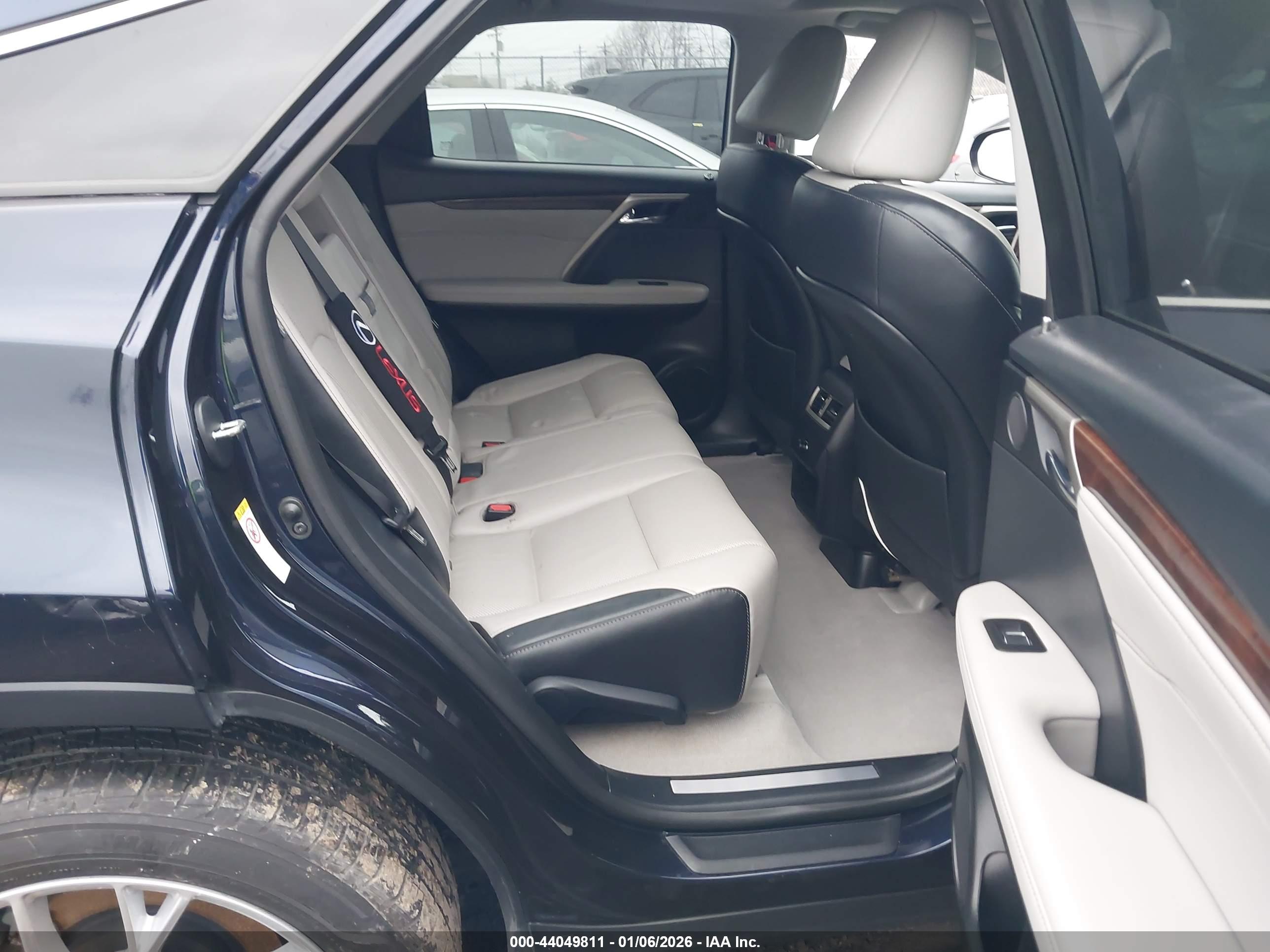 LEXUS RX image 8
