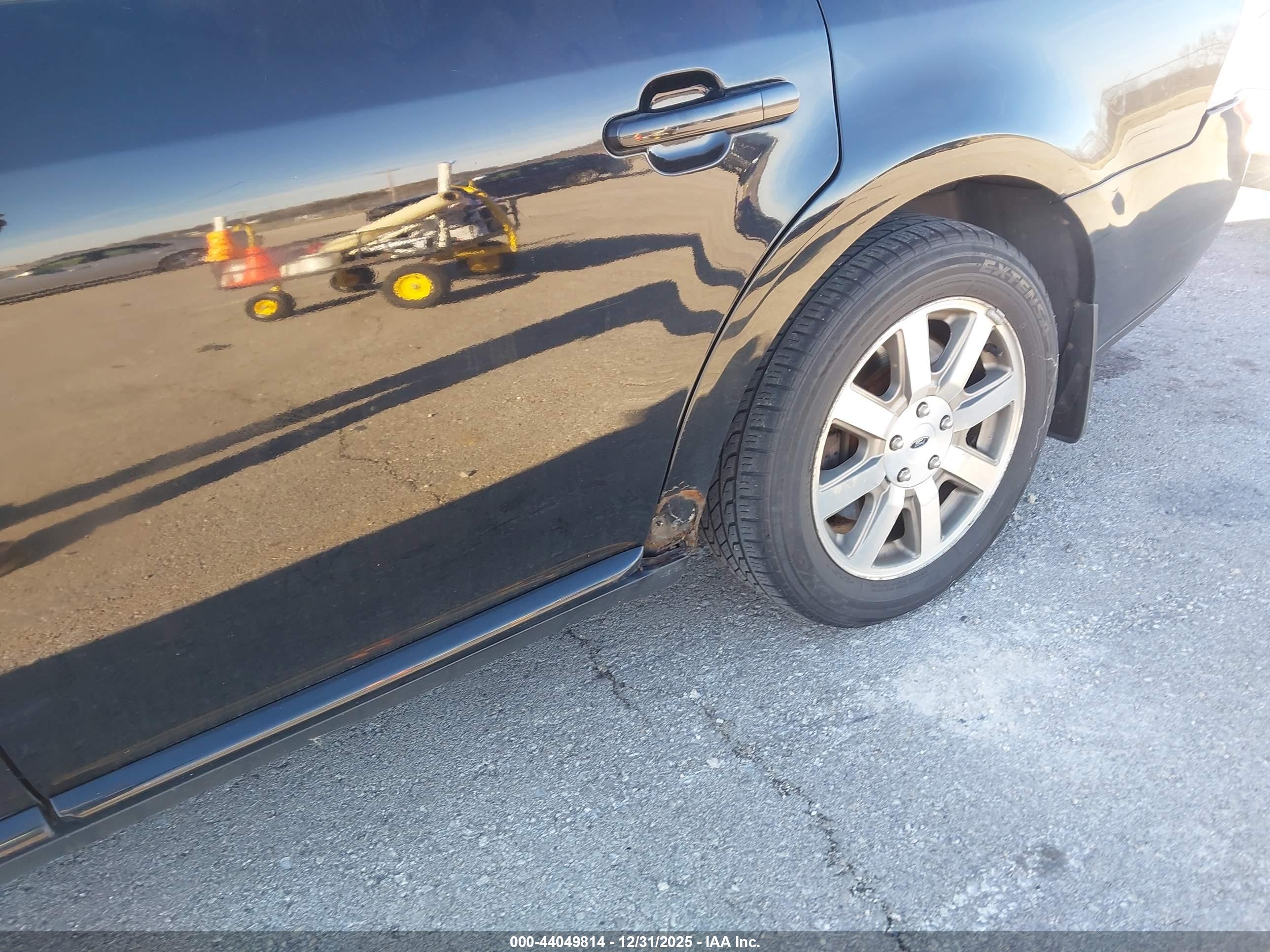 FORD TAURUS image 6